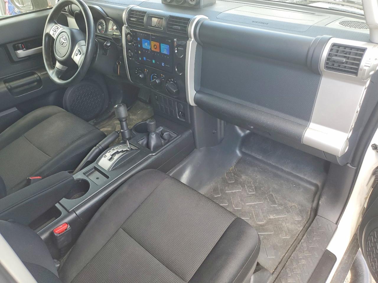 2013 Toyota Fj Cruiser Base White vin: JTEBU4BF9DK169252