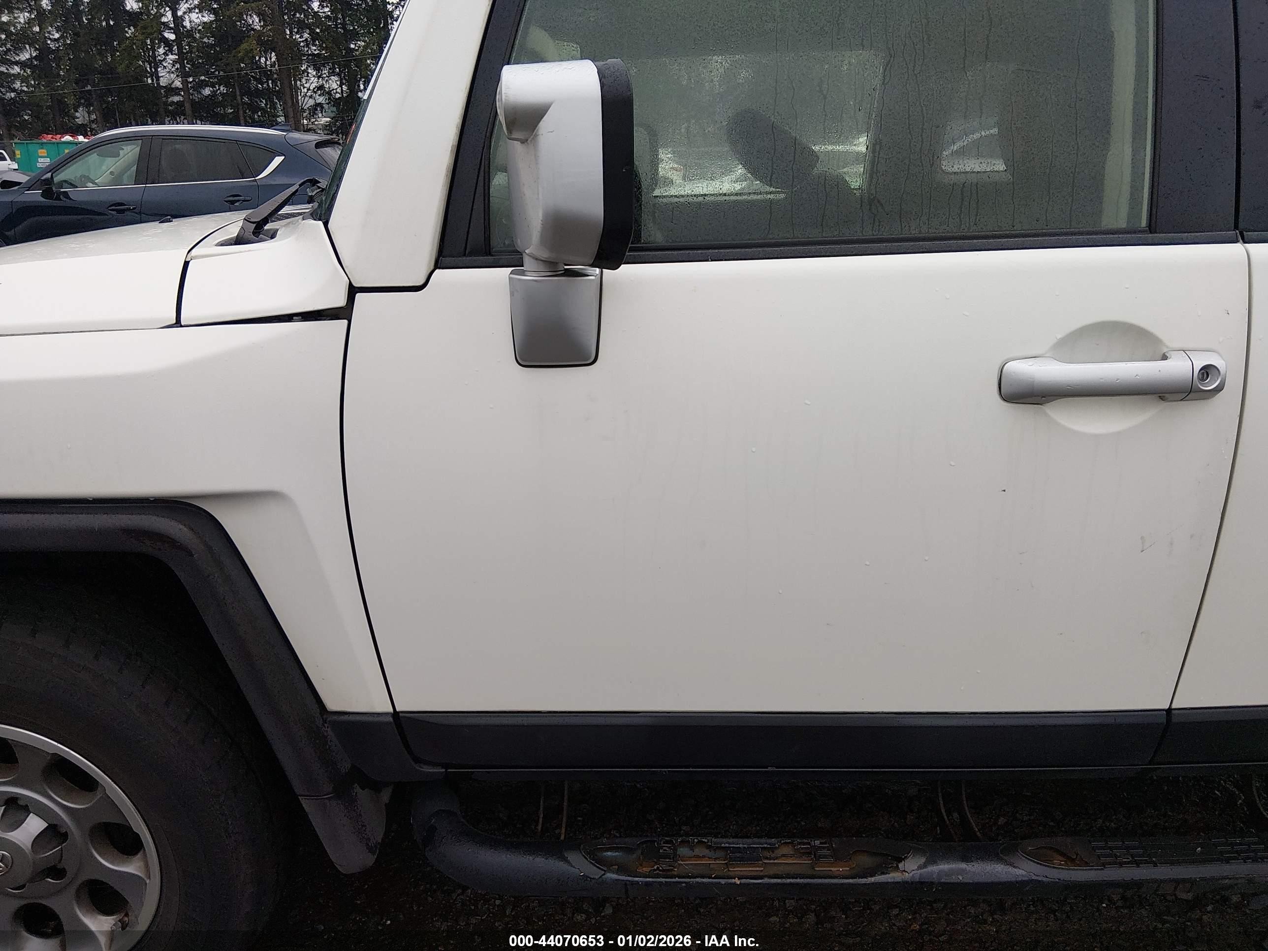 2013 Toyota Fj Cruiser   White vin: JTEBU4BF9DK170241