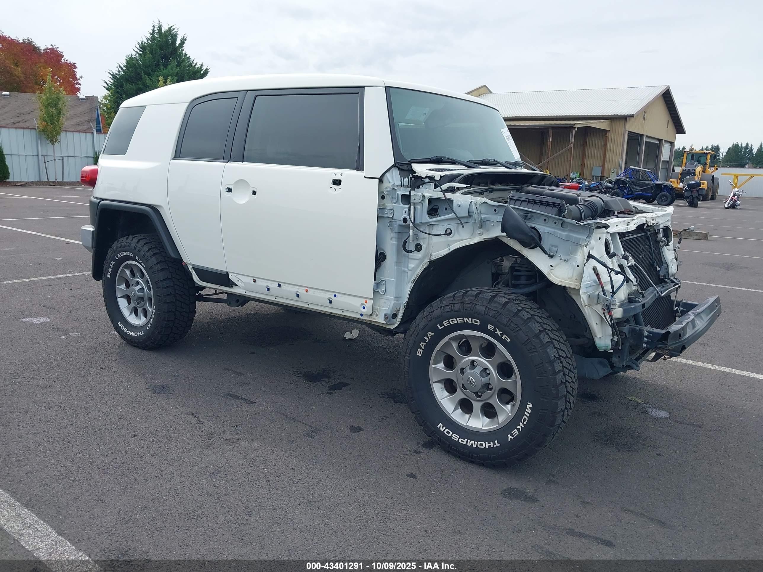 2013 Toyota Fj Cruiser   White vin: JTEBU4BF9DK171101