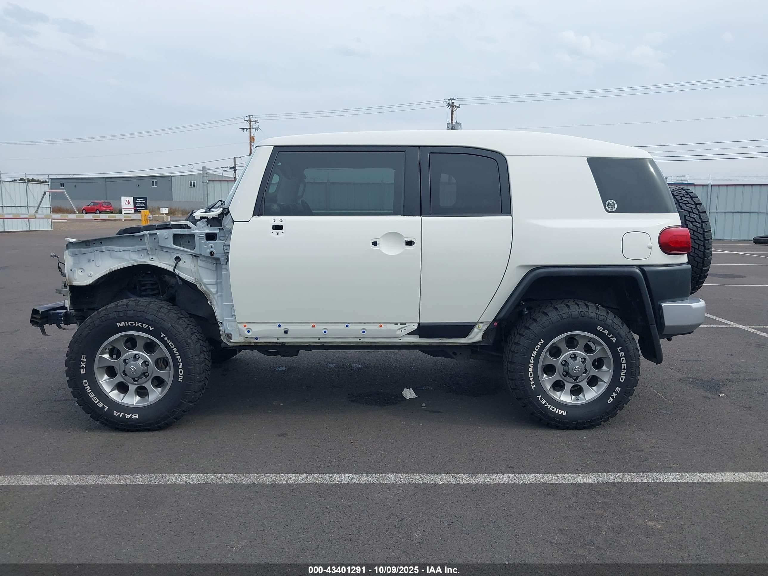 2013 Toyota Fj Cruiser   White vin: JTEBU4BF9DK171101