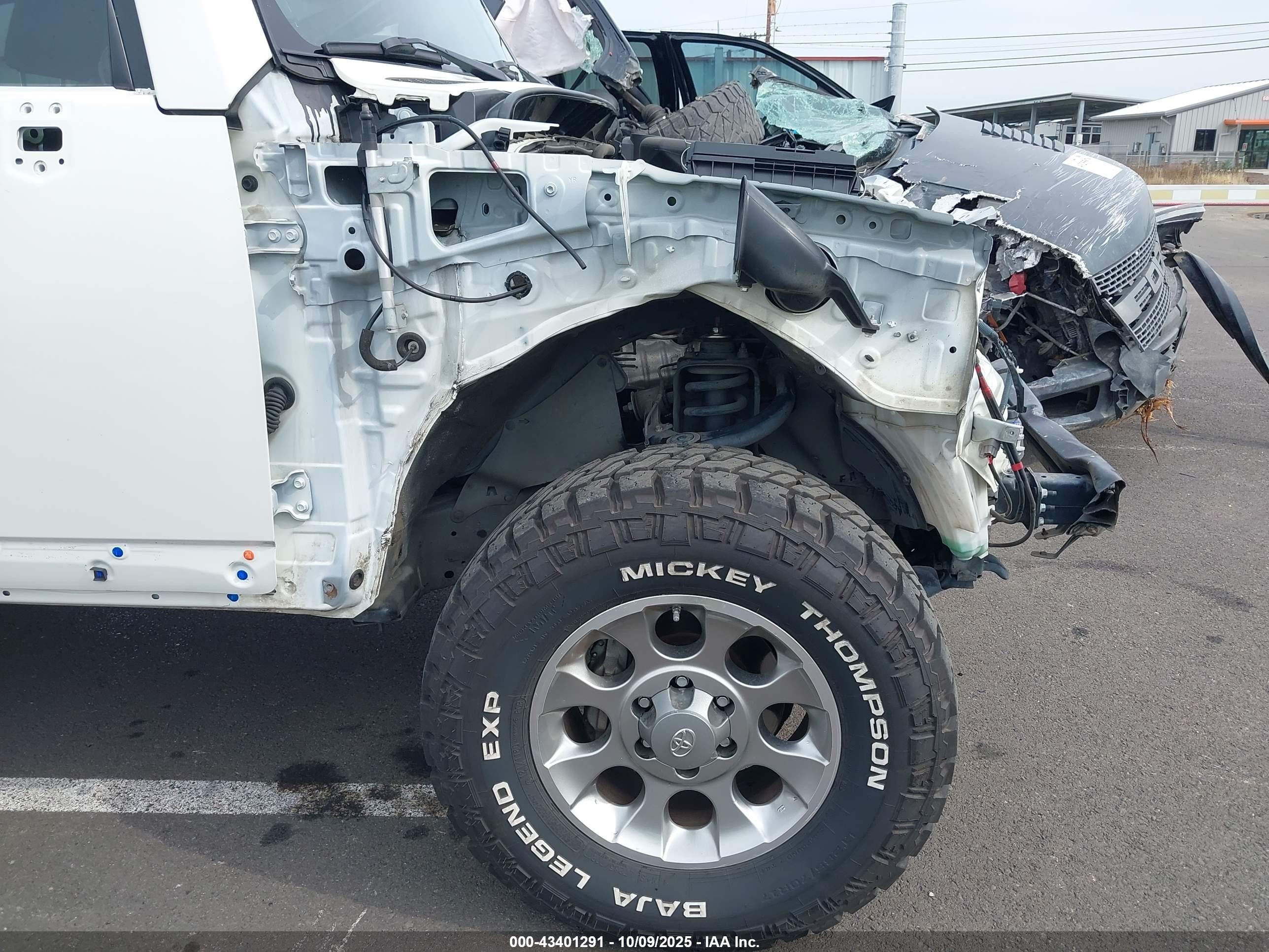 2013 Toyota Fj Cruiser   White vin: JTEBU4BF9DK171101