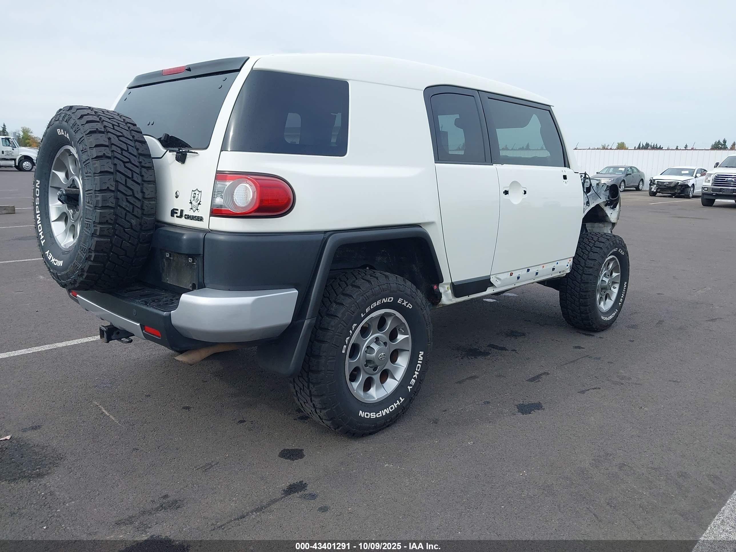 2013 Toyota Fj Cruiser   White vin: JTEBU4BF9DK171101
