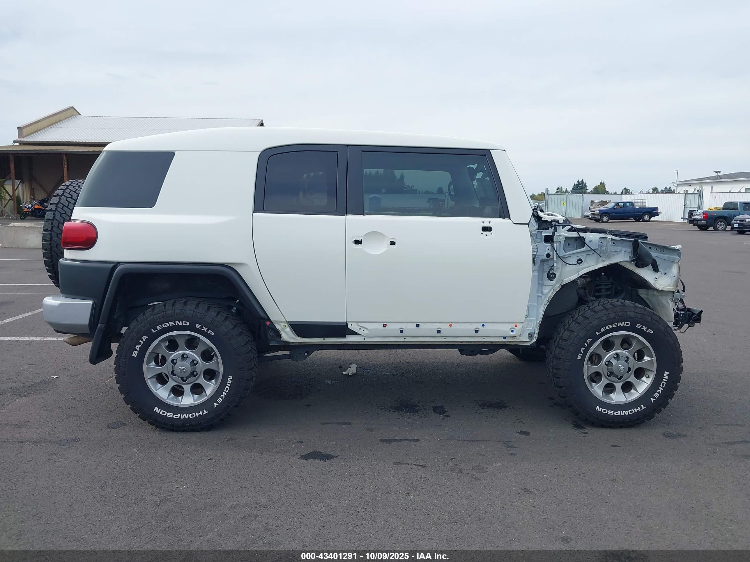 2013 Toyota Fj Cruiser   White vin: JTEBU4BF9DK171101