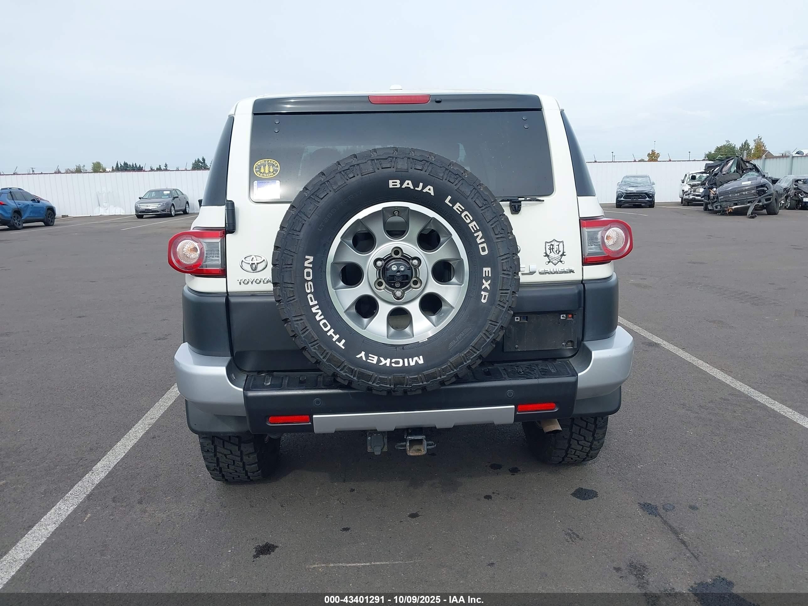 2013 Toyota Fj Cruiser   White vin: JTEBU4BF9DK171101