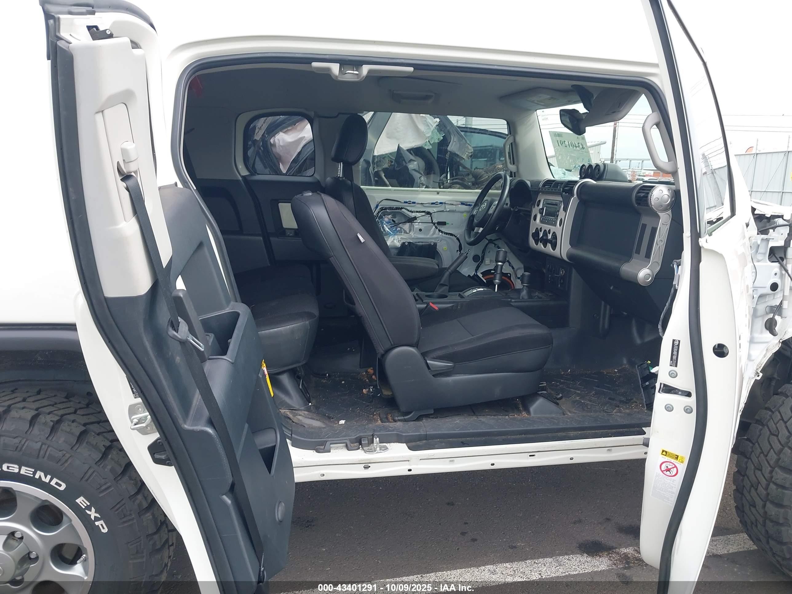 2013 Toyota Fj Cruiser   White vin: JTEBU4BF9DK171101