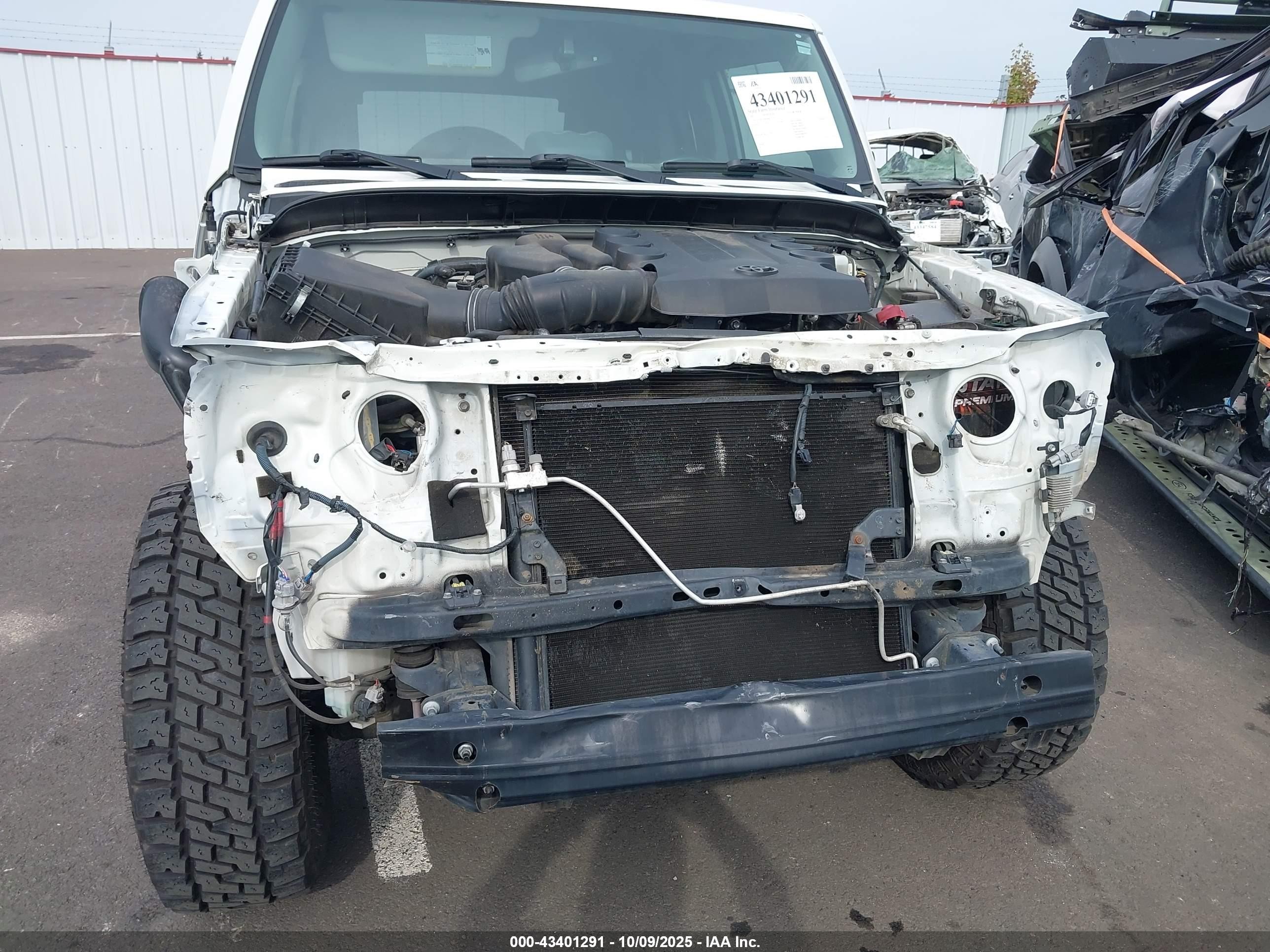 2013 Toyota Fj Cruiser   White vin: JTEBU4BF9DK171101