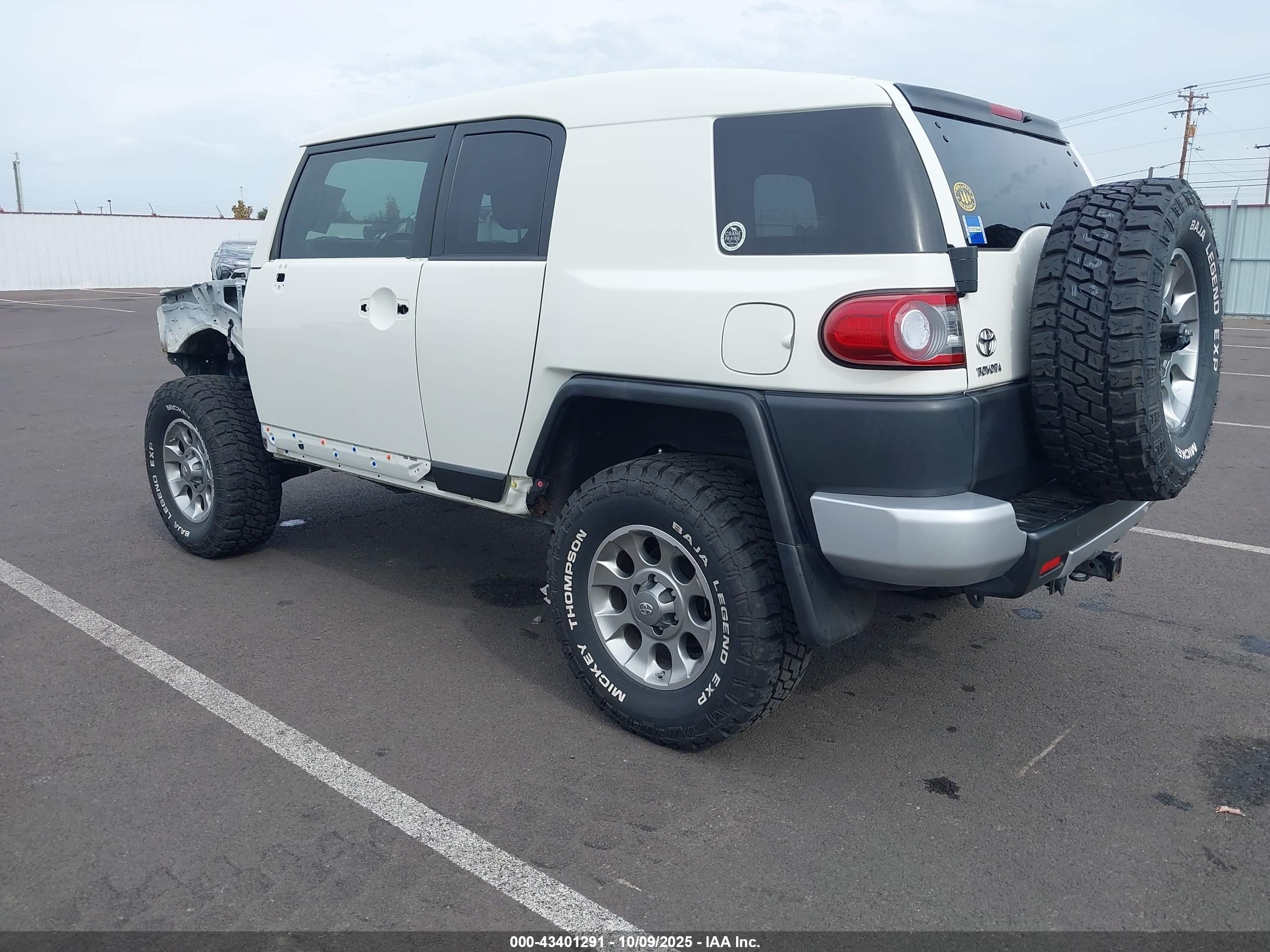 2013 Toyota Fj Cruiser   White vin: JTEBU4BF9DK171101