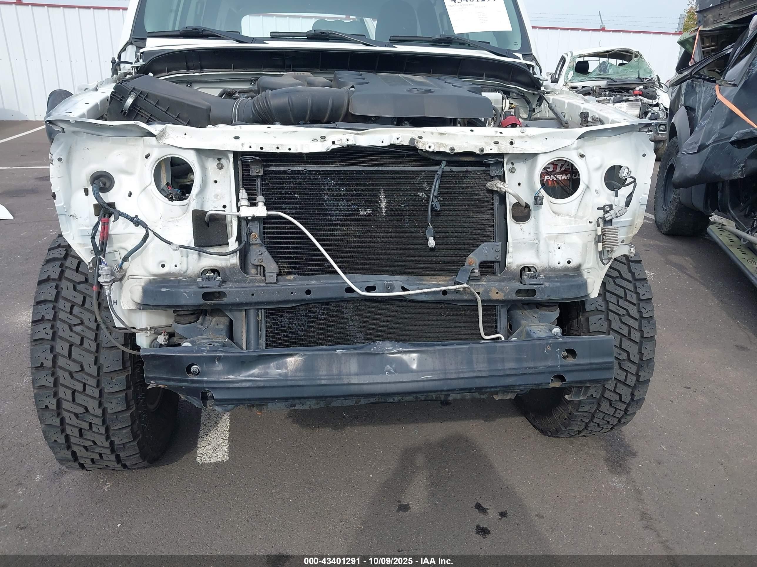 2013 Toyota Fj Cruiser   White vin: JTEBU4BF9DK171101
