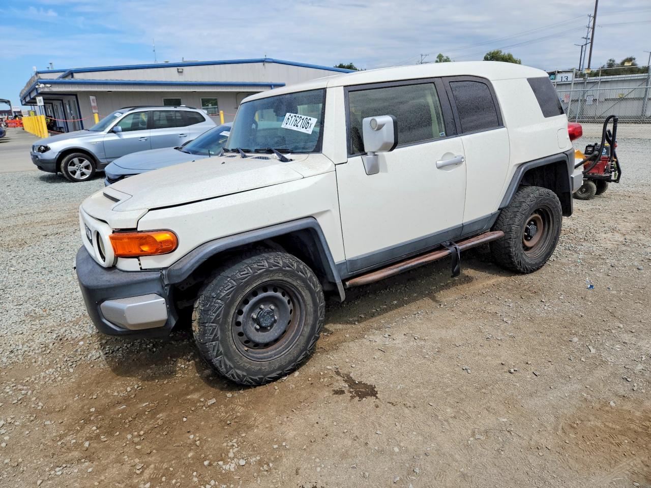 2014 Toyota Fj Cruiser Base White vin: JTEBU4BF9EK190488