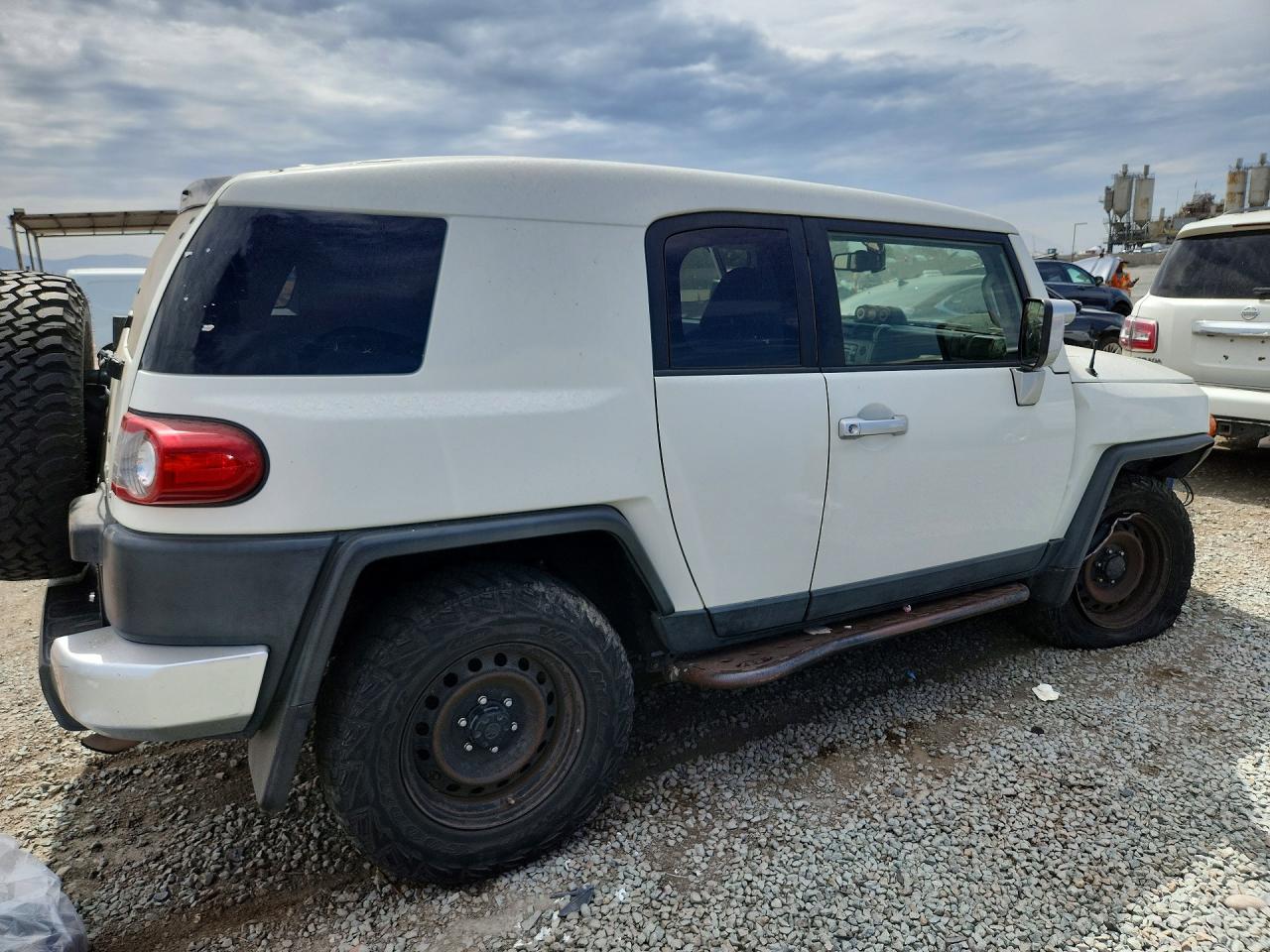 2014 Toyota Fj Cruiser Base White vin: JTEBU4BF9EK190488
