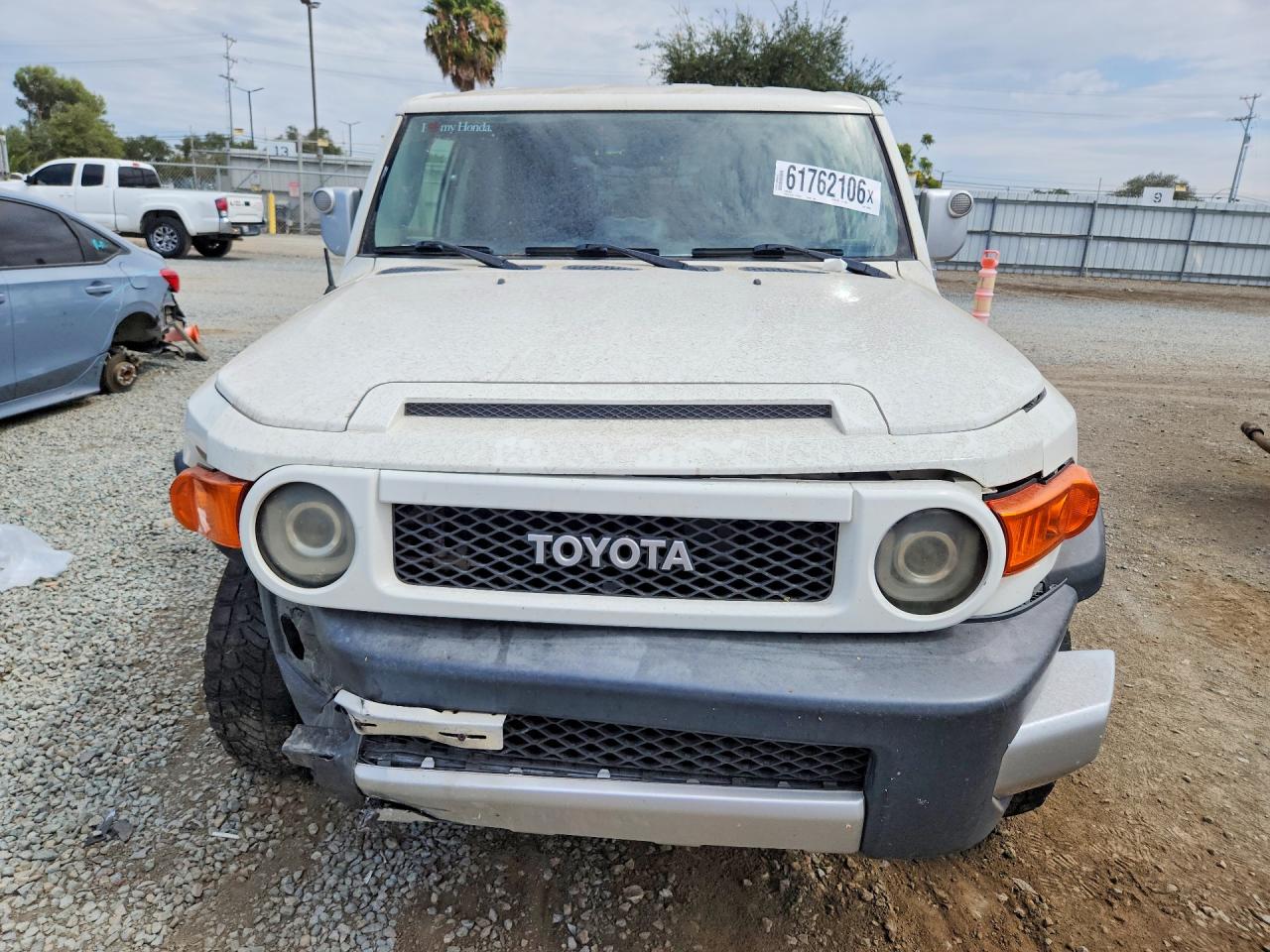 2014 Toyota Fj Cruiser Base White vin: JTEBU4BF9EK190488