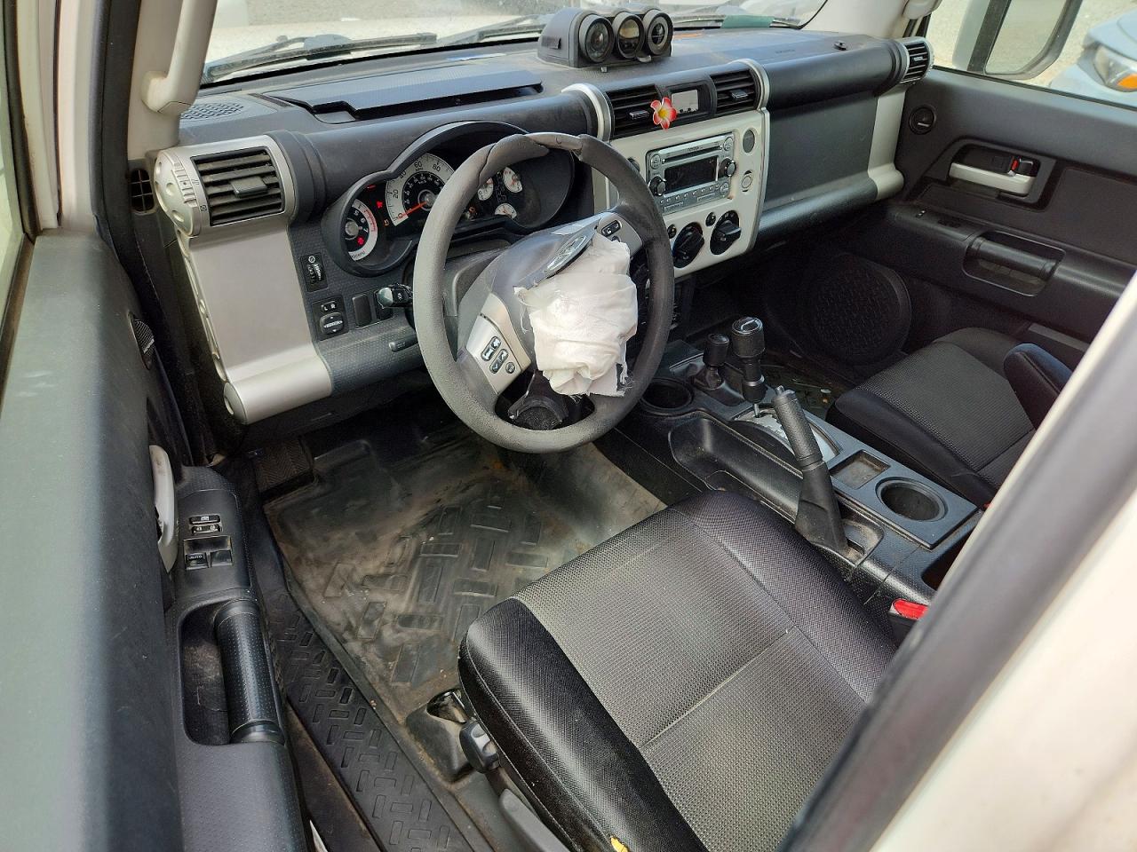 2014 Toyota Fj Cruiser Base White vin: JTEBU4BF9EK190488