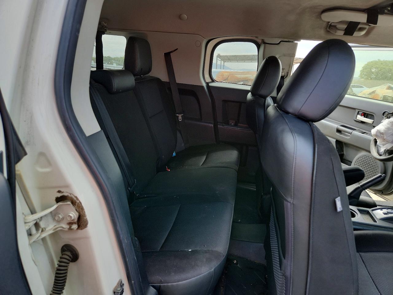 2014 Toyota Fj Cruiser Base White vin: JTEBU4BF9EK190488