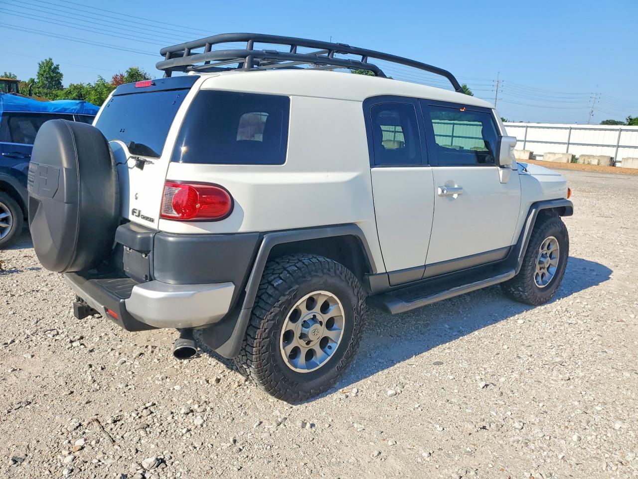 2011 Toyota Fj Cruiser Base Silver vin: JTEBU4BFXBK101975