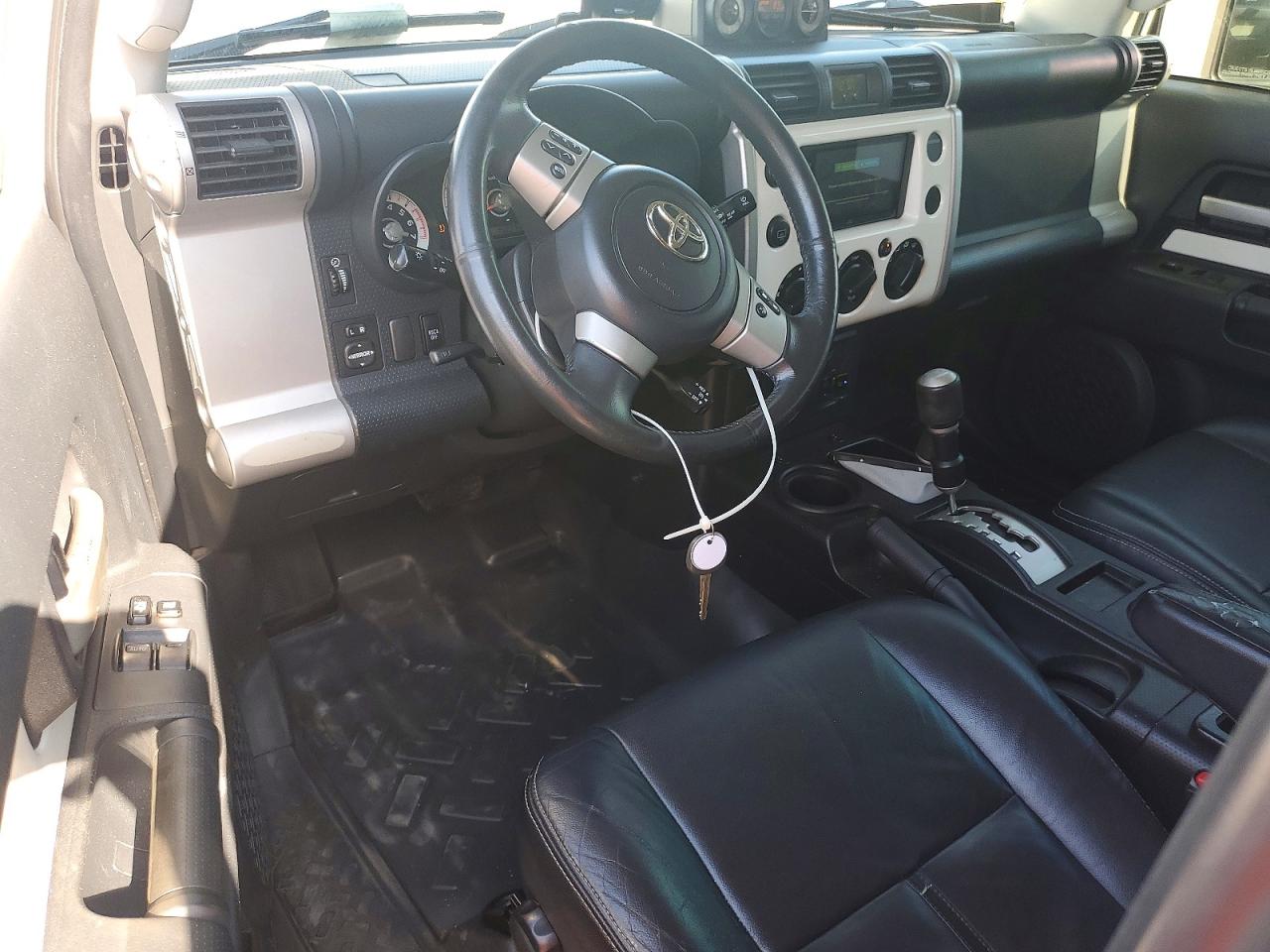 2011 Toyota Fj Cruiser Base Silver vin: JTEBU4BFXBK101975