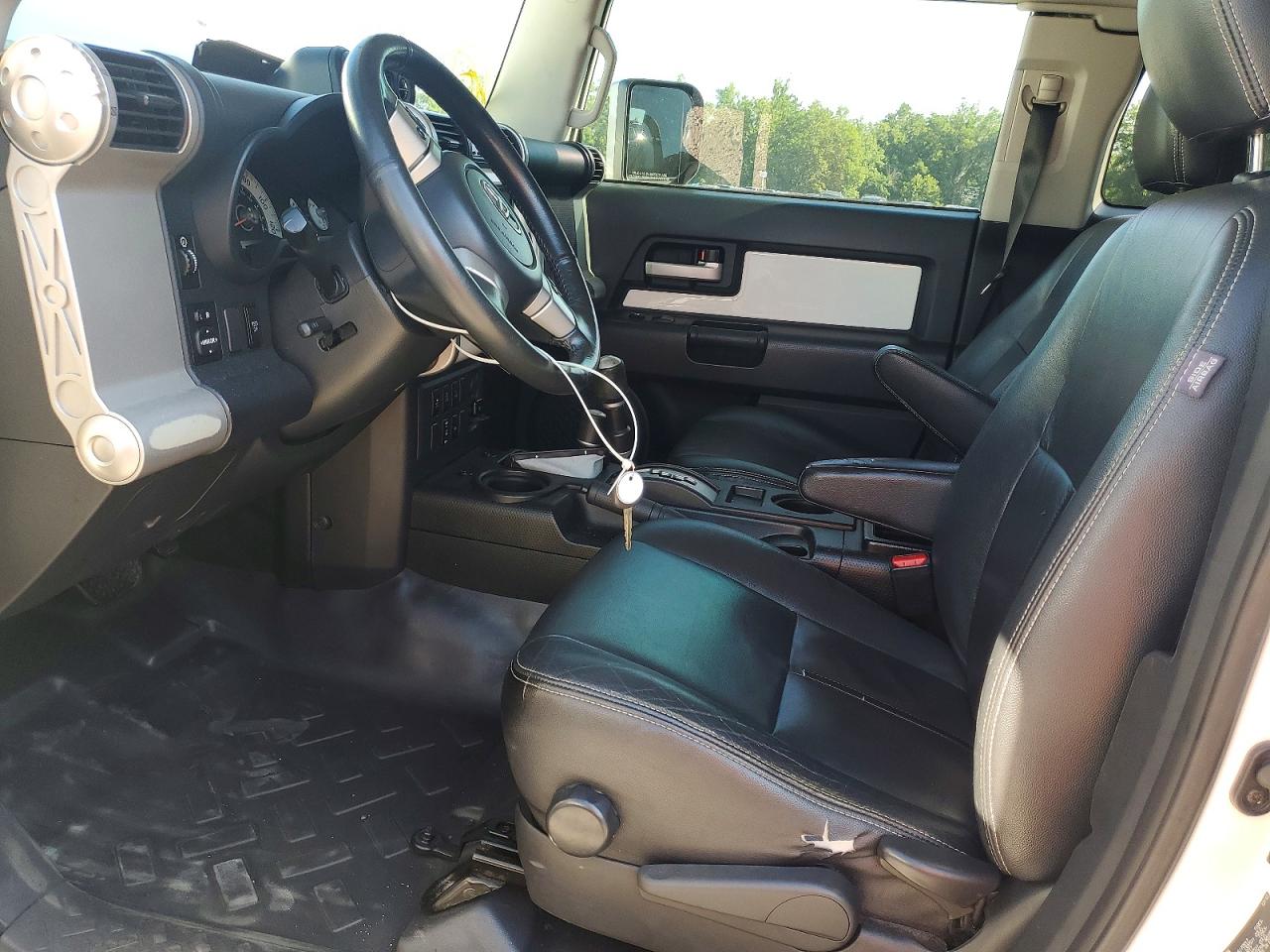 2011 Toyota Fj Cruiser Base Silver vin: JTEBU4BFXBK101975