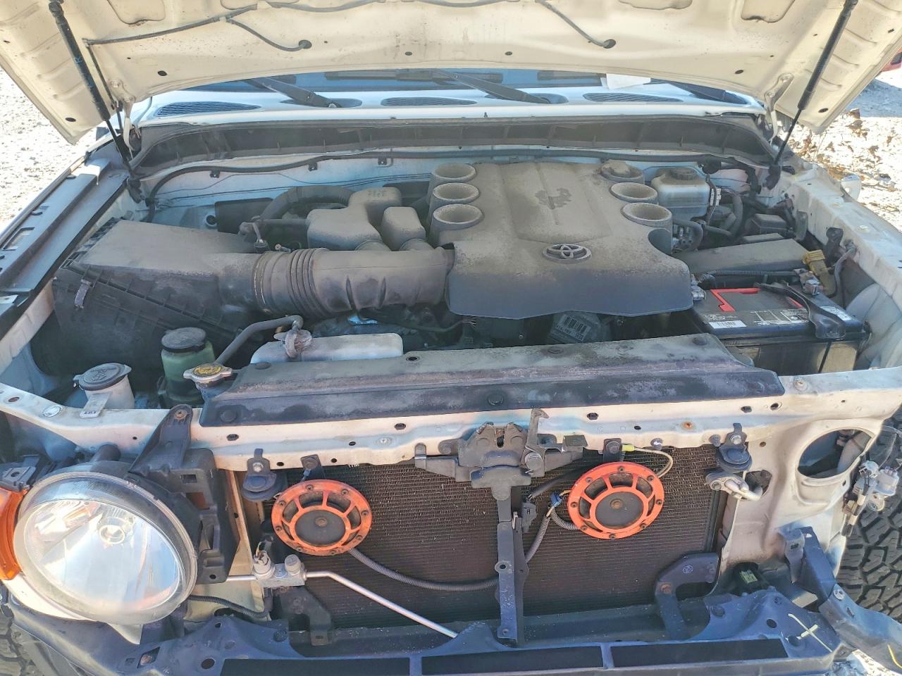 2011 Toyota Fj Cruiser Base Silver vin: JTEBU4BFXBK101975