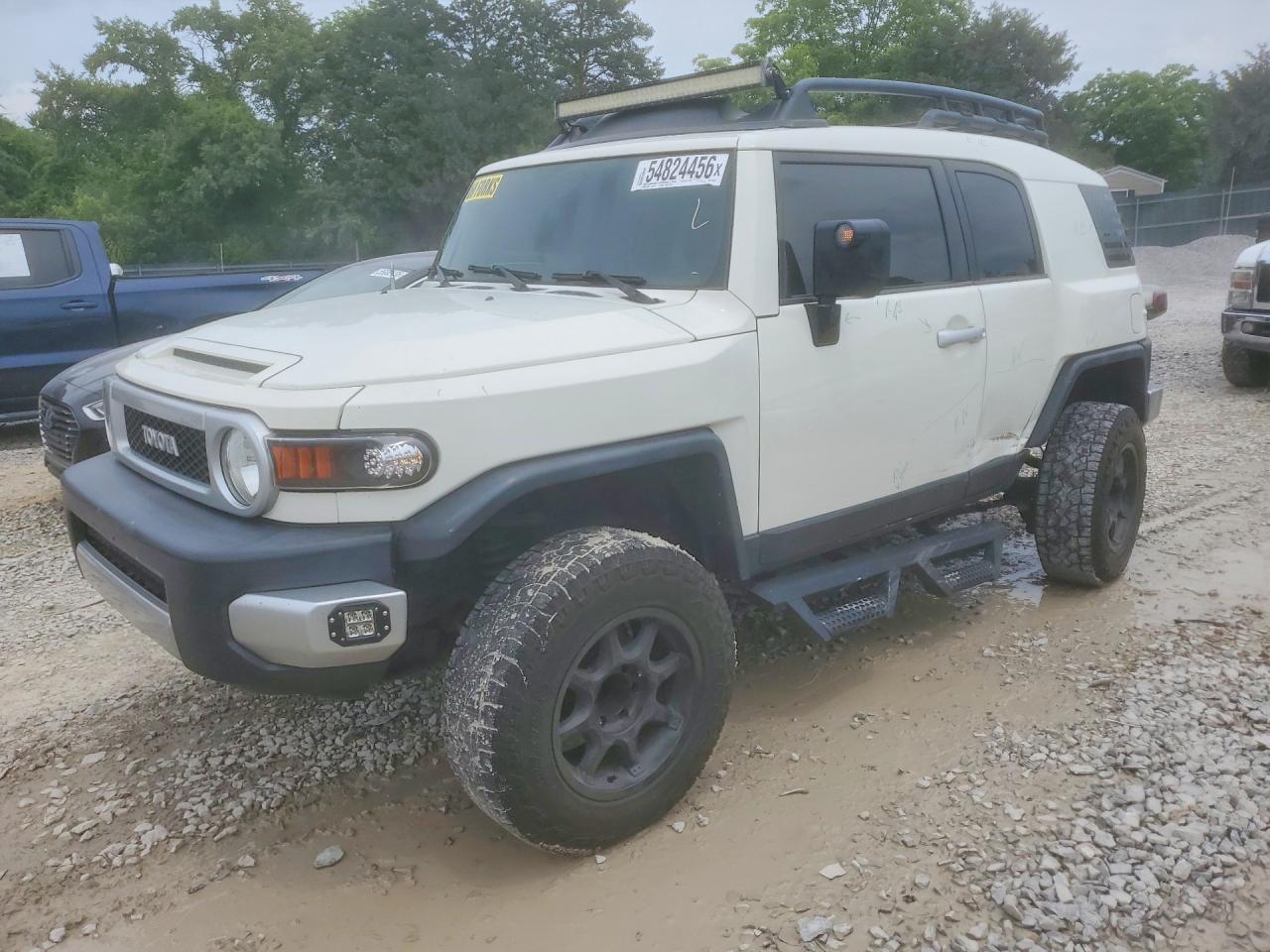 2011 Toyota Fj Cruiser Base White vin: JTEBU4BFXBK104312
