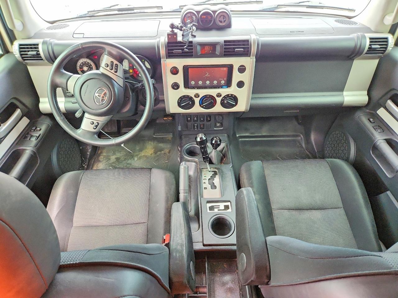 2011 Toyota Fj Cruiser Base White vin: JTEBU4BFXBK104312