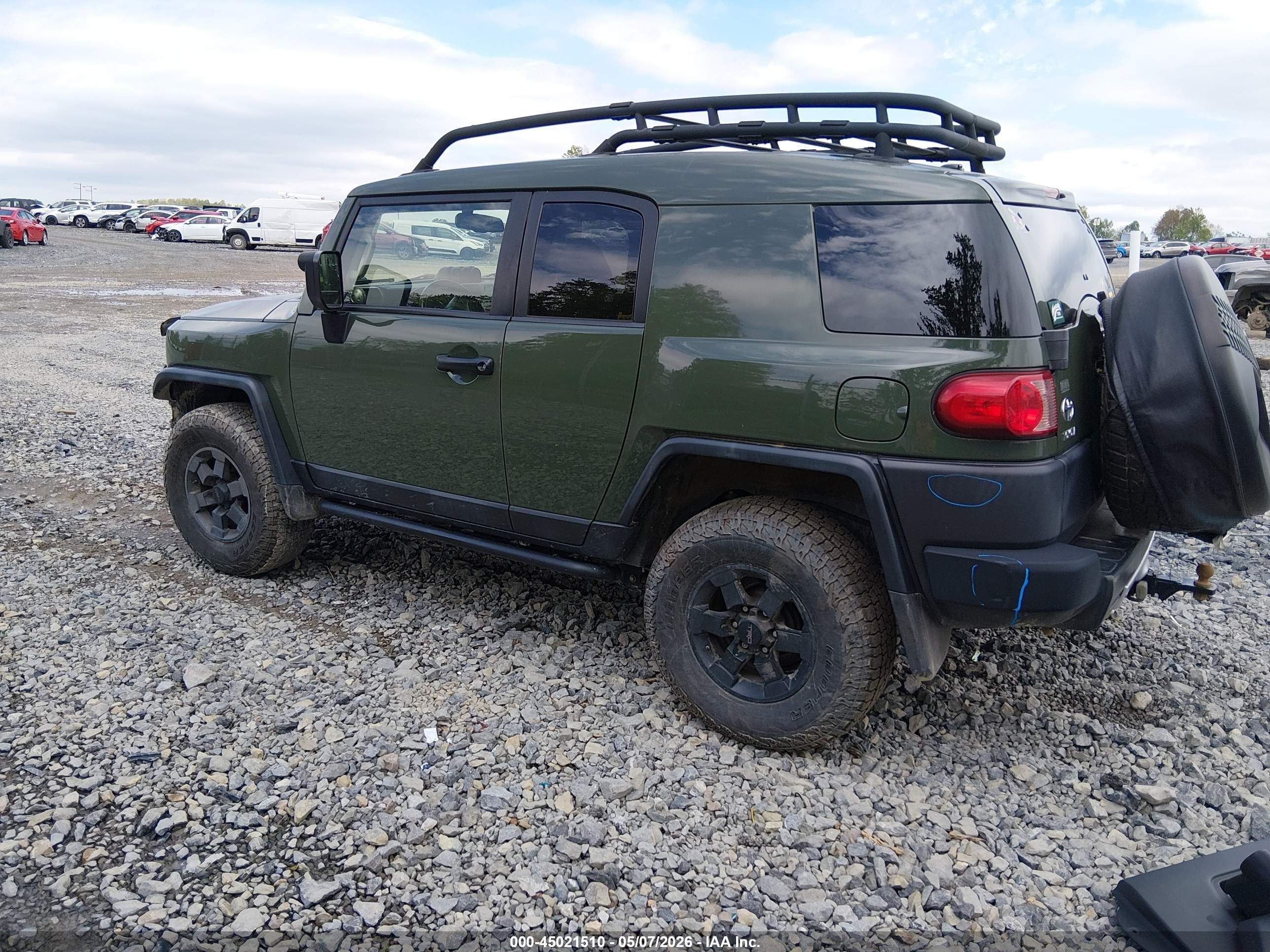 2011 Toyota Fj Cruiser   Green vin: JTEBU4BFXBK115259