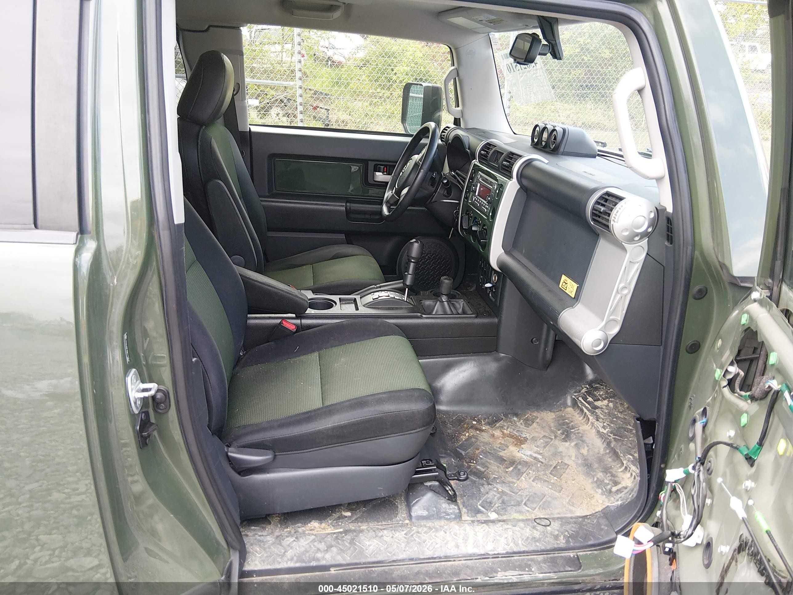 2011 Toyota Fj Cruiser   Green vin: JTEBU4BFXBK115259