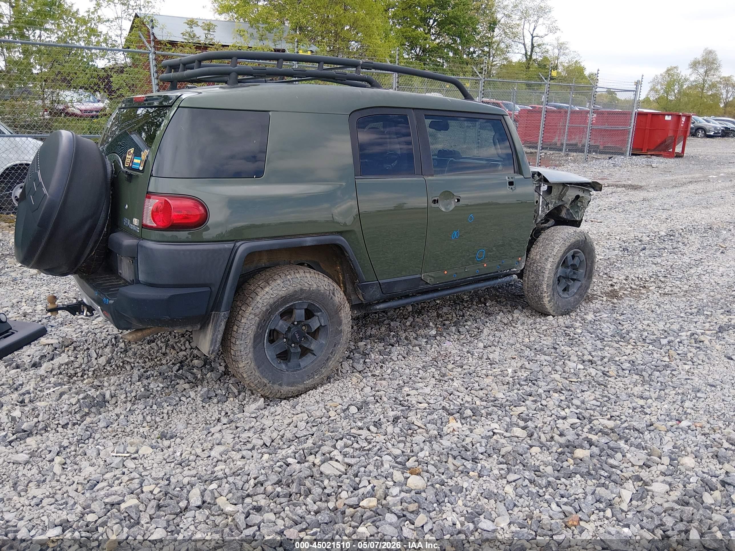 2011 Toyota Fj Cruiser   Green vin: JTEBU4BFXBK115259