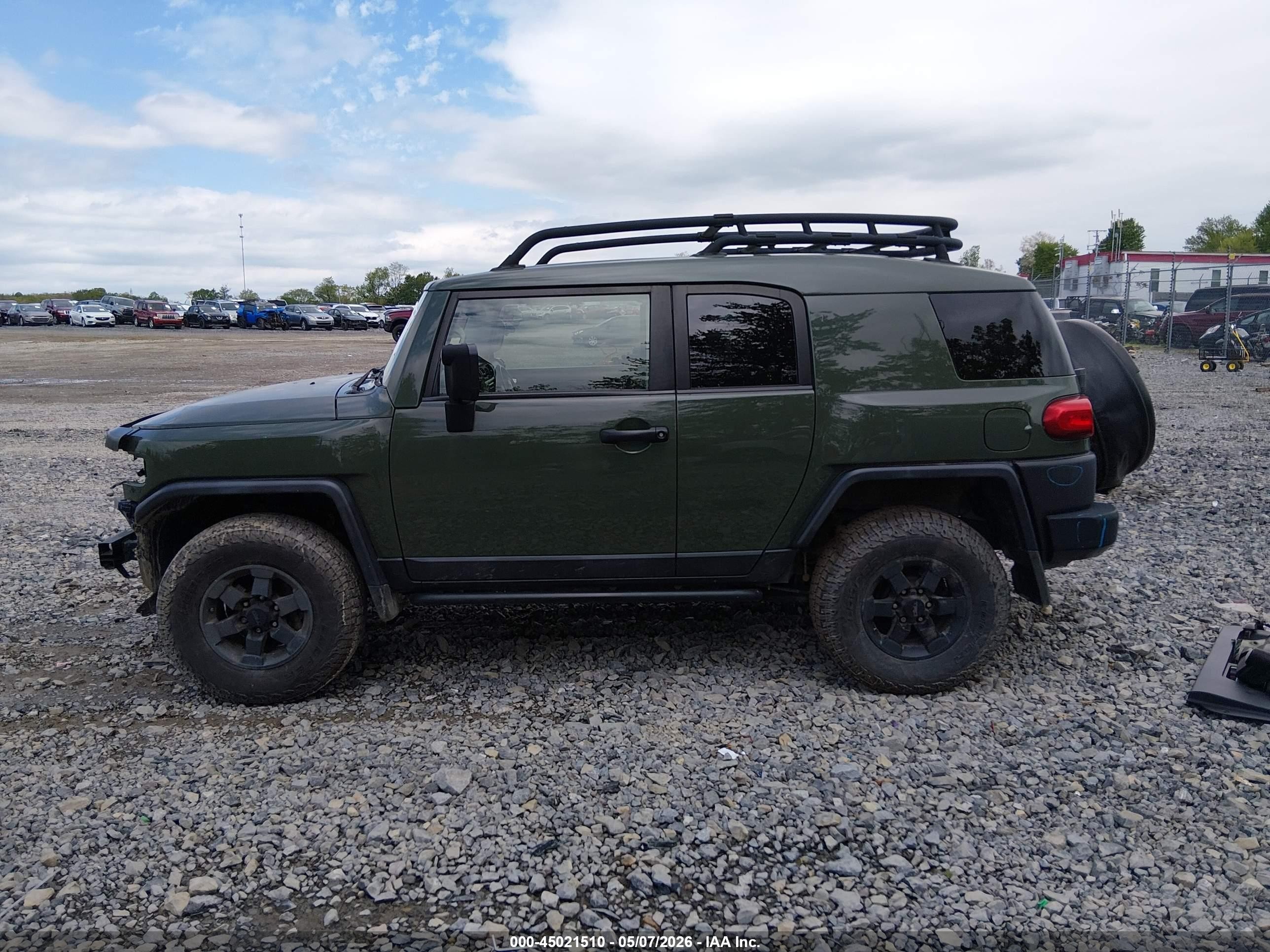 2011 Toyota Fj Cruiser   Green vin: JTEBU4BFXBK115259
