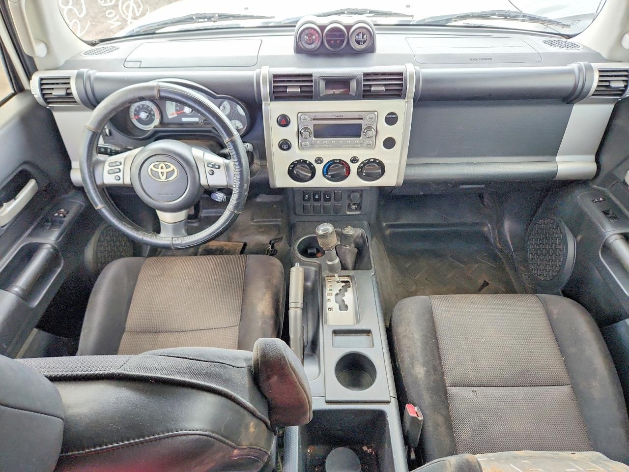 2012 Toyota Fj Cruiser Base Белый vin: JTEBU4BFXCK132810