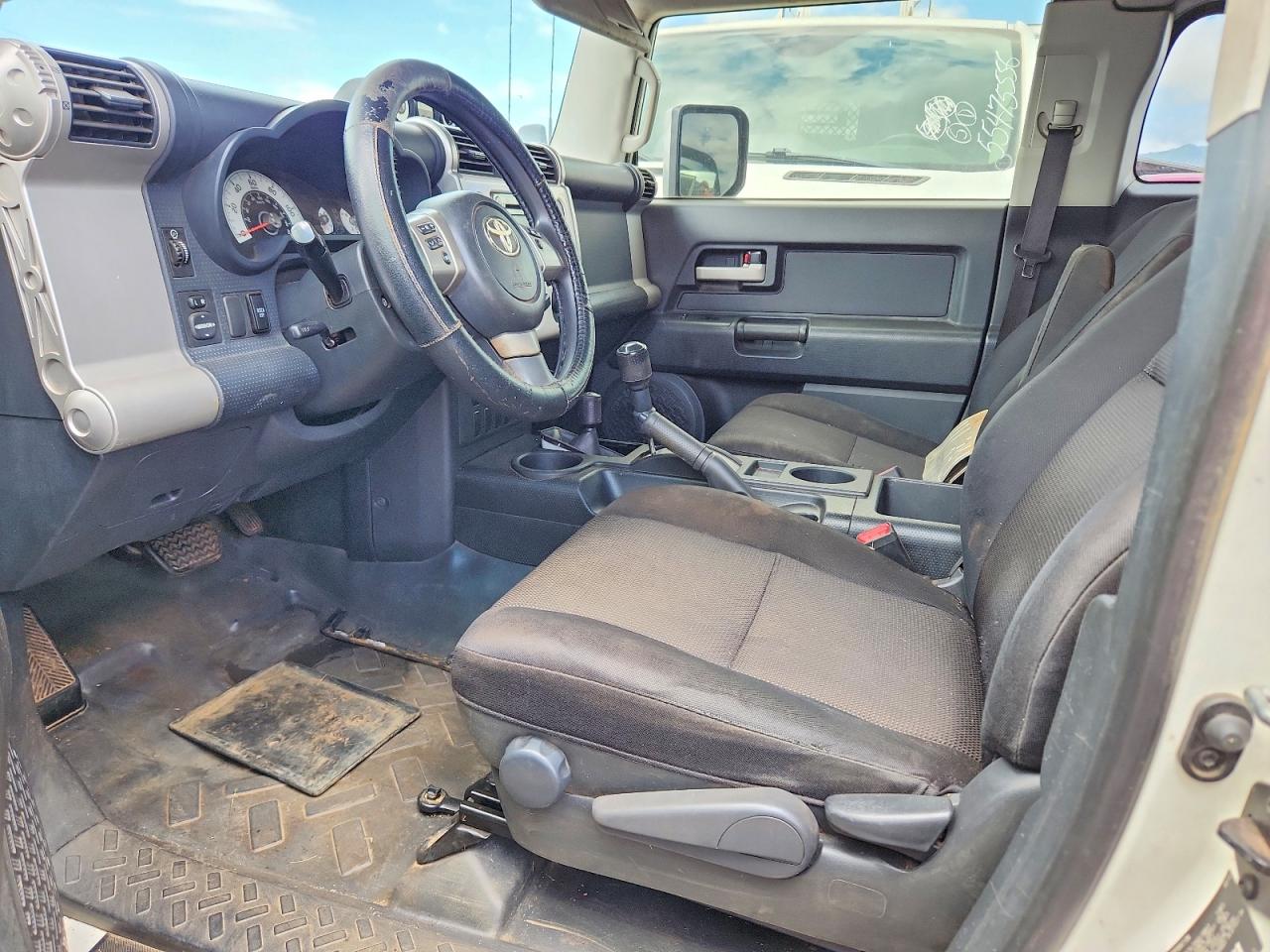 2012 Toyota Fj Cruiser Base Белый vin: JTEBU4BFXCK132810