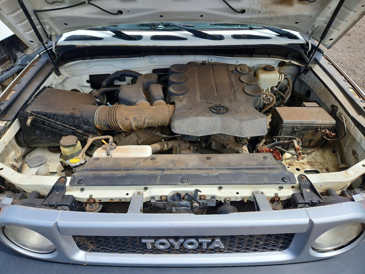 2012 Toyota Fj Cruiser Base Белый vin: JTEBU4BFXCK132810