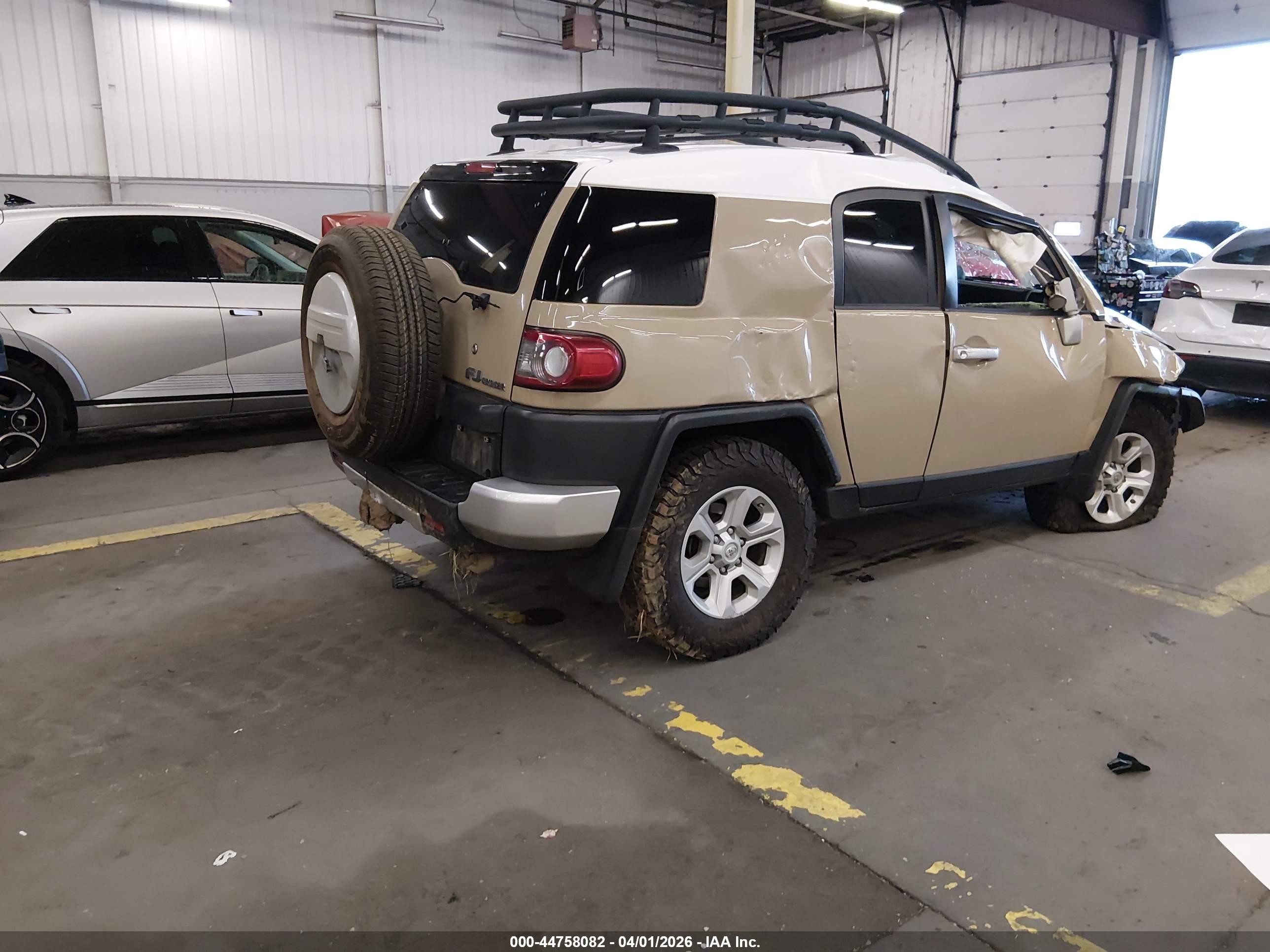 2013 Toyota Fj Cruiser   Tan vin: JTEBU4BFXDK170460