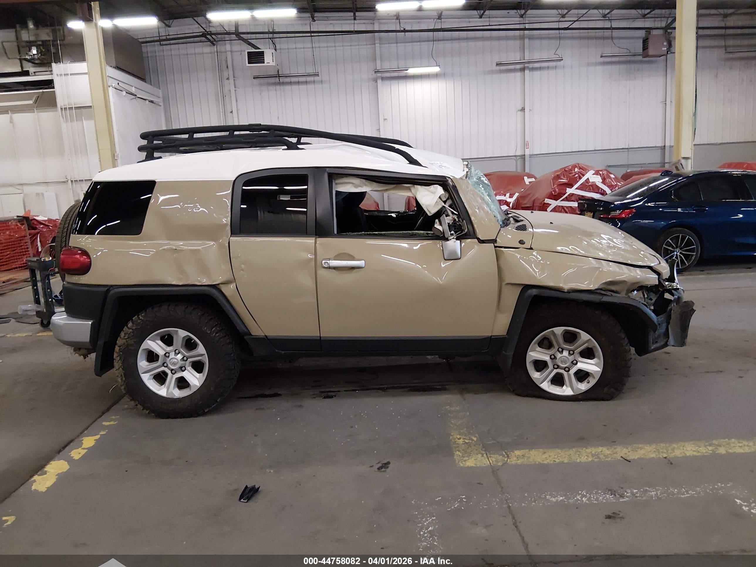2013 Toyota Fj Cruiser   Tan vin: JTEBU4BFXDK170460
