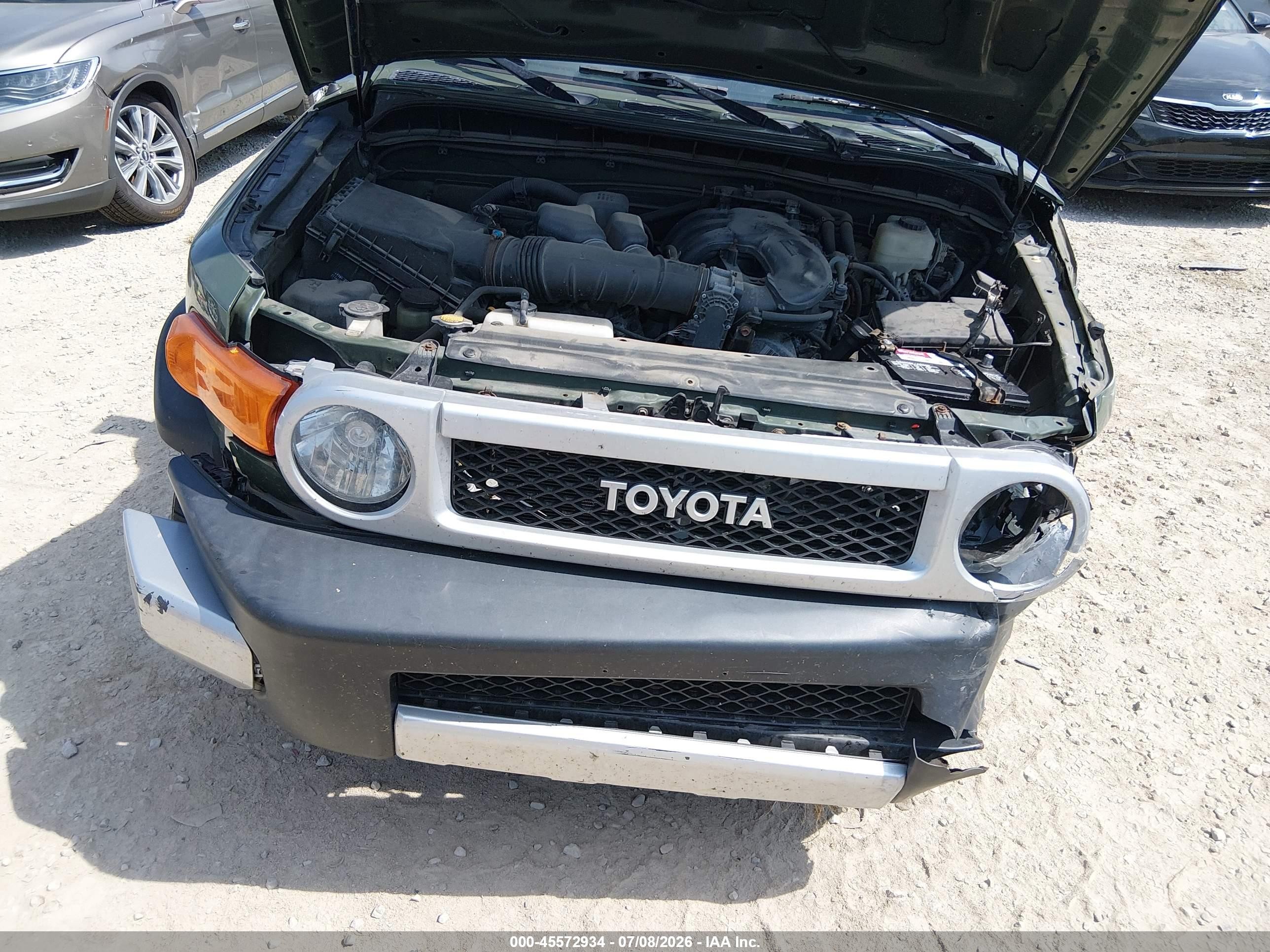 2014 Toyota Fj Cruiser   Зеленый vin: JTEBU4BFXEK181752