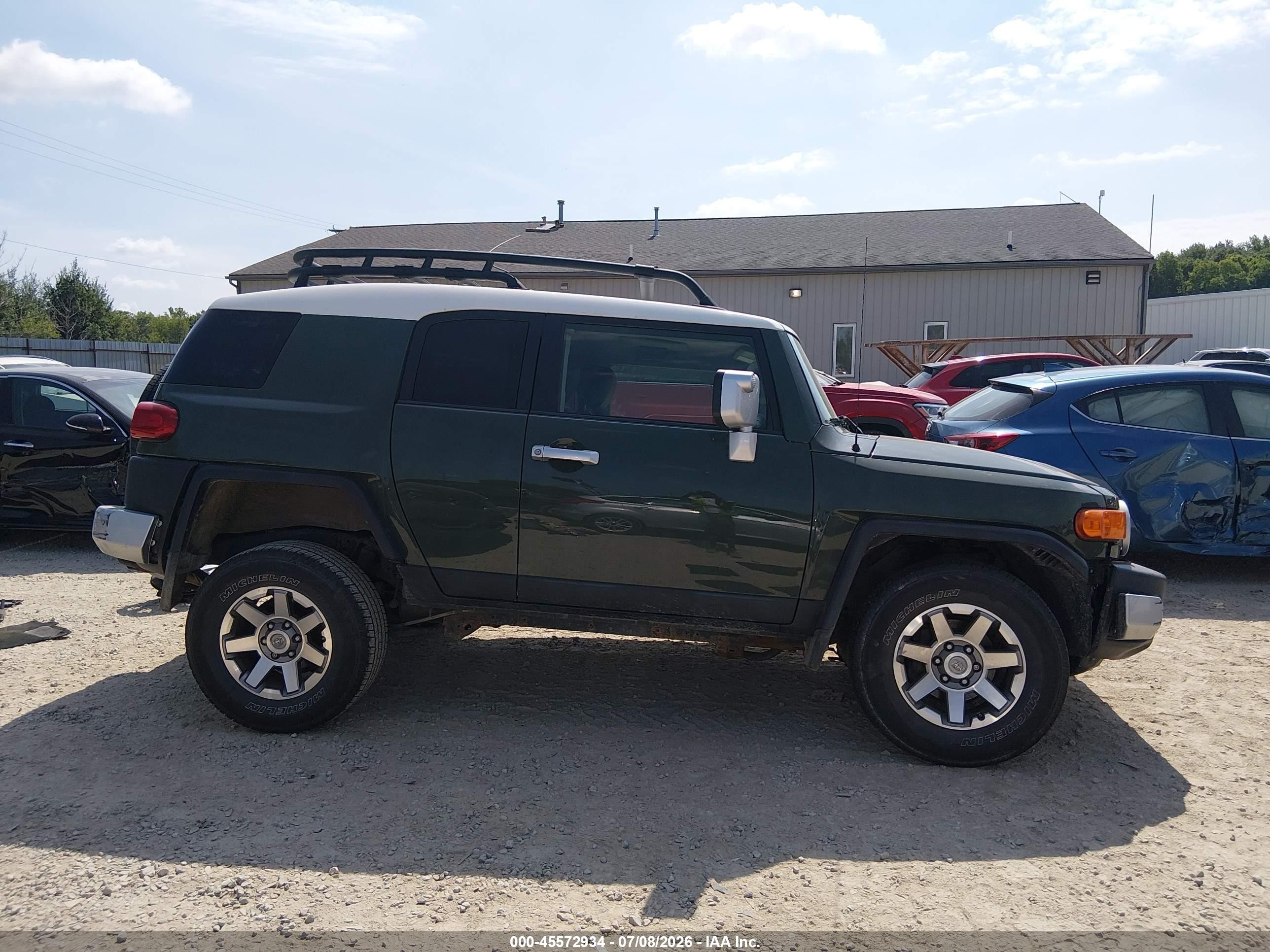 2014 Toyota Fj Cruiser   Зеленый vin: JTEBU4BFXEK181752