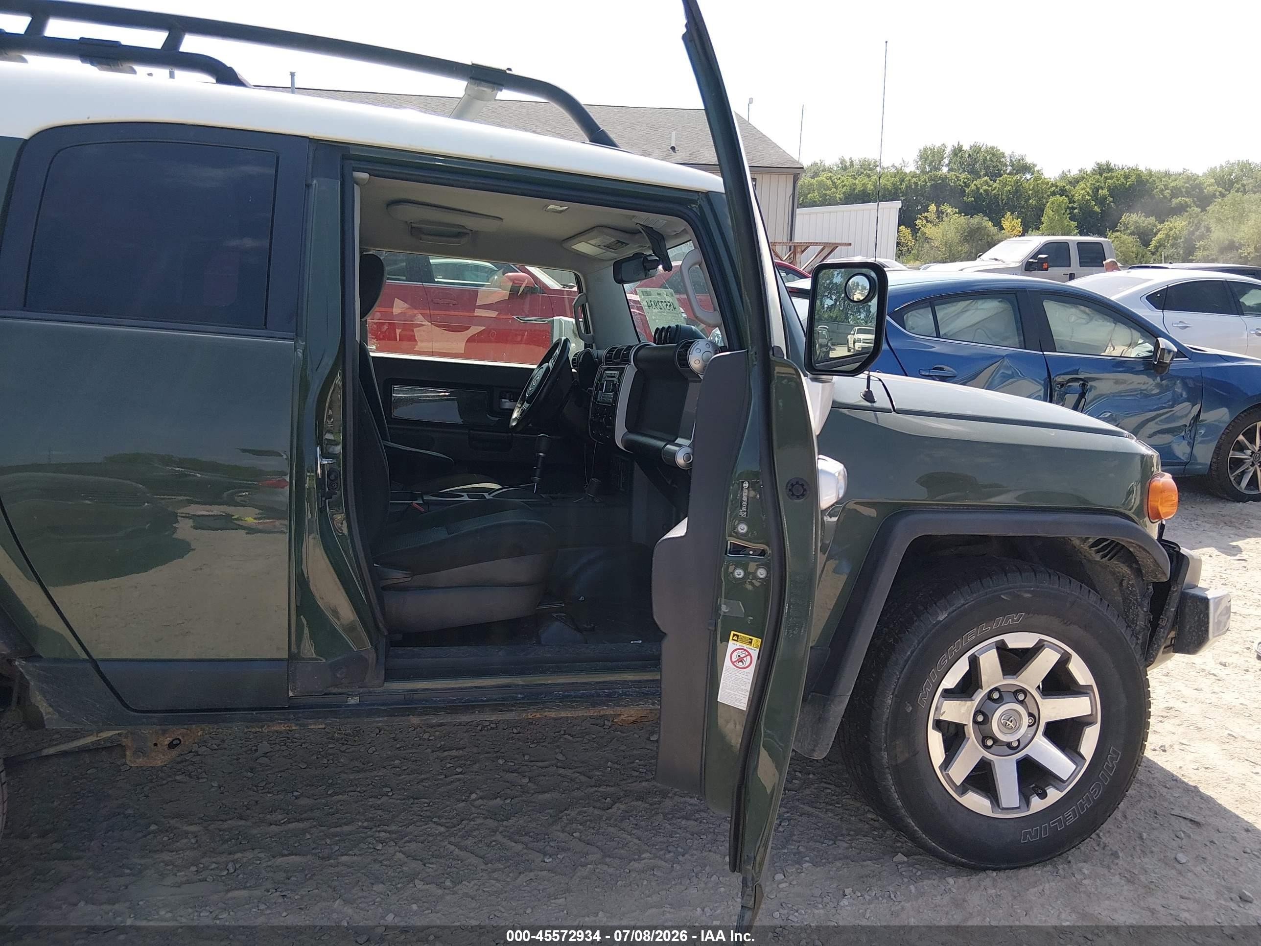 2014 Toyota Fj Cruiser   Зеленый vin: JTEBU4BFXEK181752
