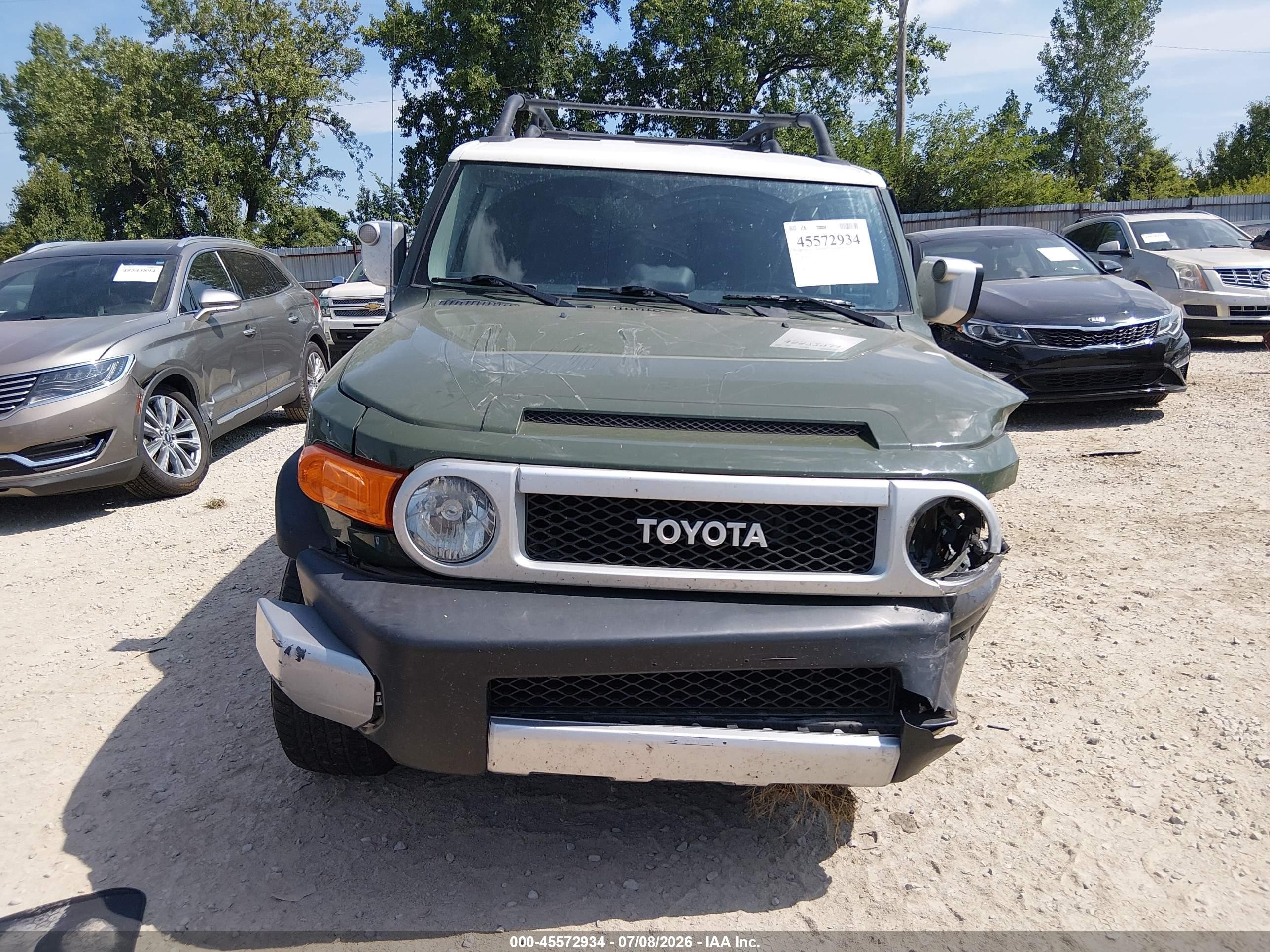 2014 Toyota Fj Cruiser   Зеленый vin: JTEBU4BFXEK181752