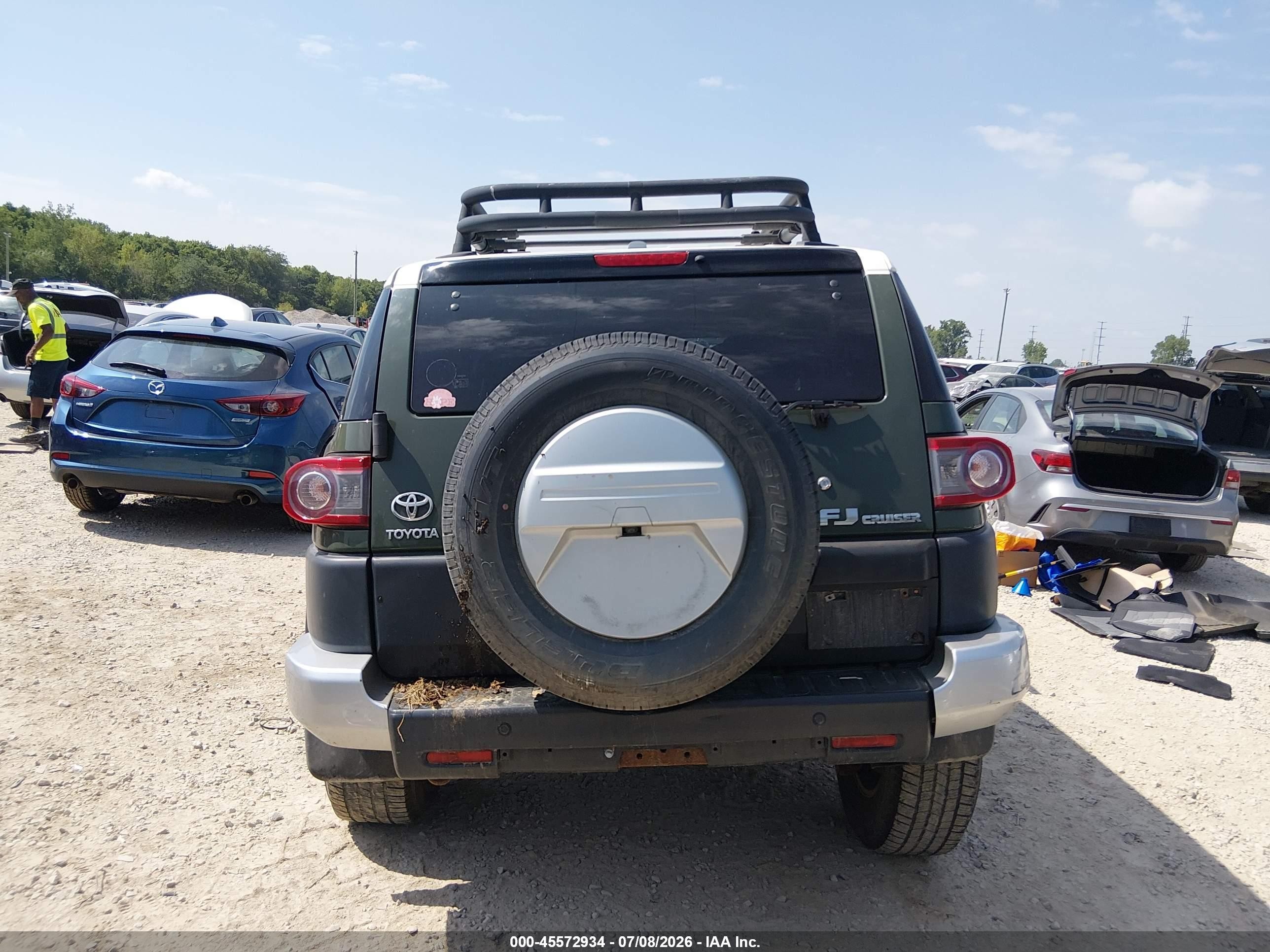 2014 Toyota Fj Cruiser   Зеленый vin: JTEBU4BFXEK181752