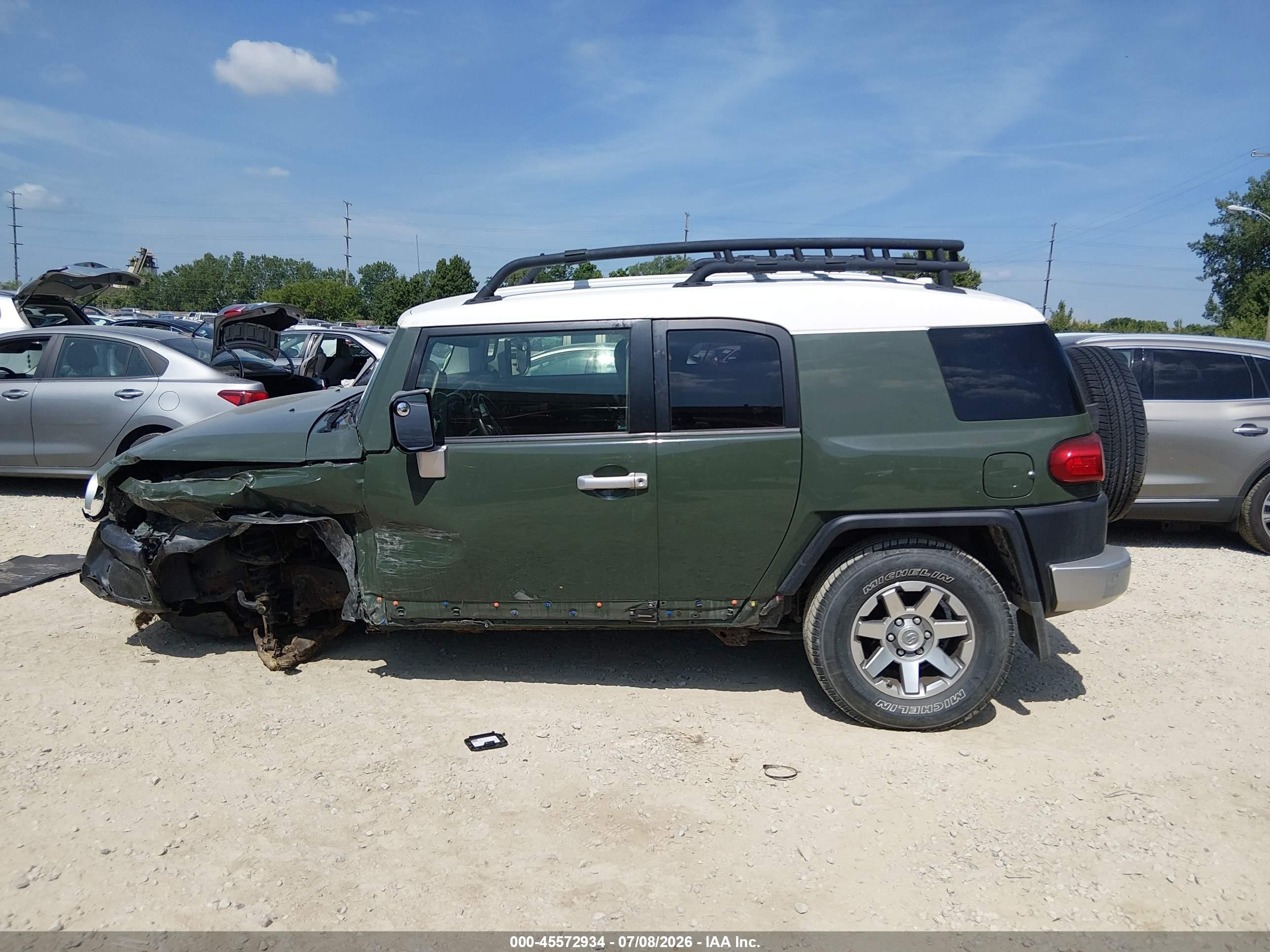 2014 Toyota Fj Cruiser   Зеленый vin: JTEBU4BFXEK181752