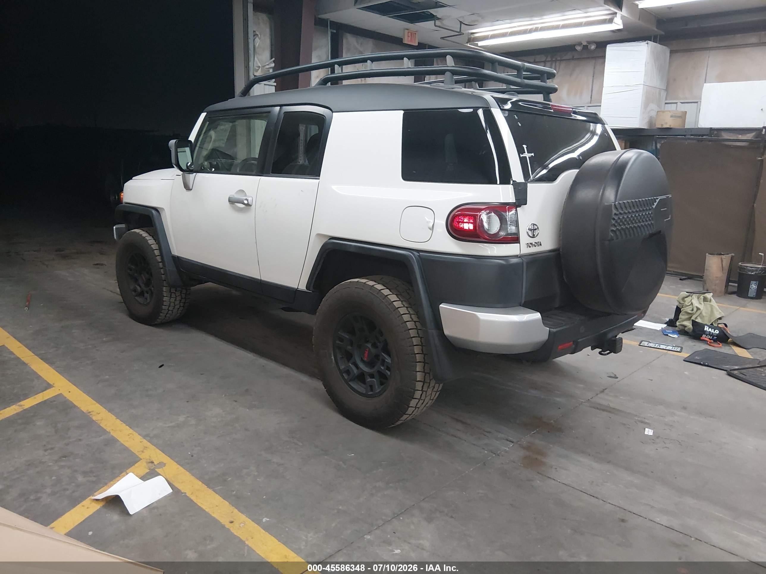 2014 Toyota Fj Cruiser   Beige vin: JTEBU4BFXEK183372