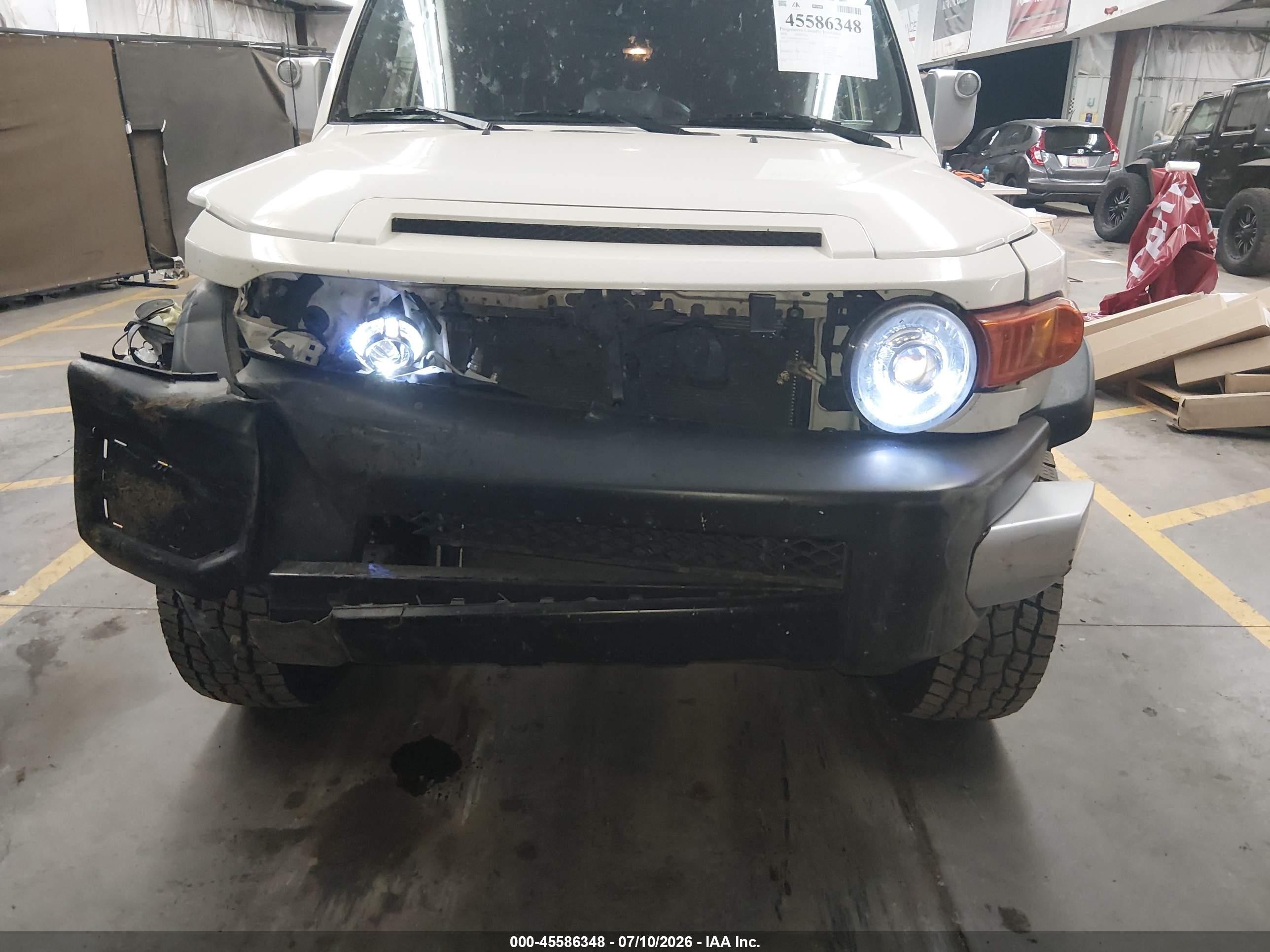 2014 Toyota Fj Cruiser   Beige vin: JTEBU4BFXEK183372