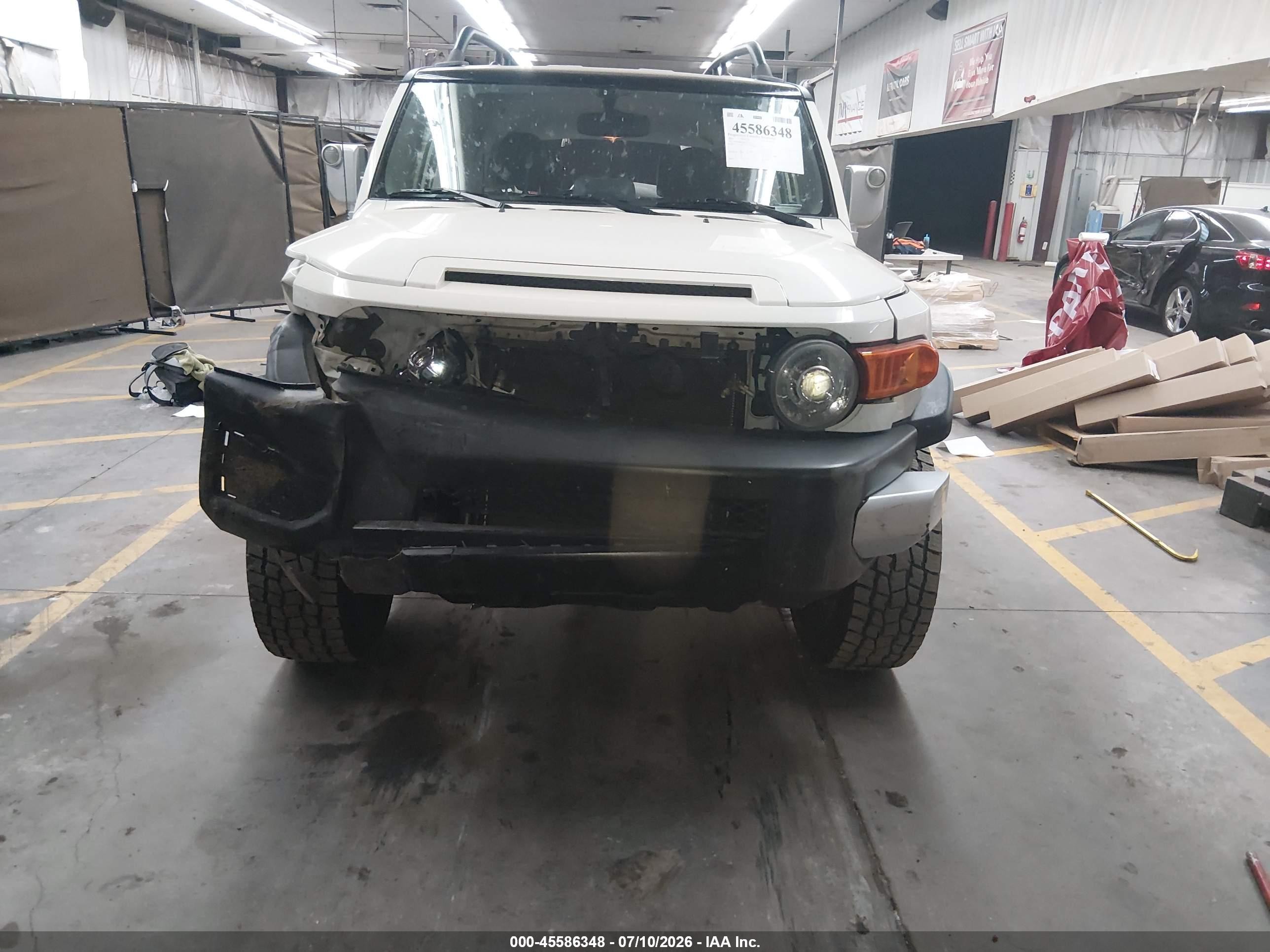 2014 Toyota Fj Cruiser   Beige vin: JTEBU4BFXEK183372
