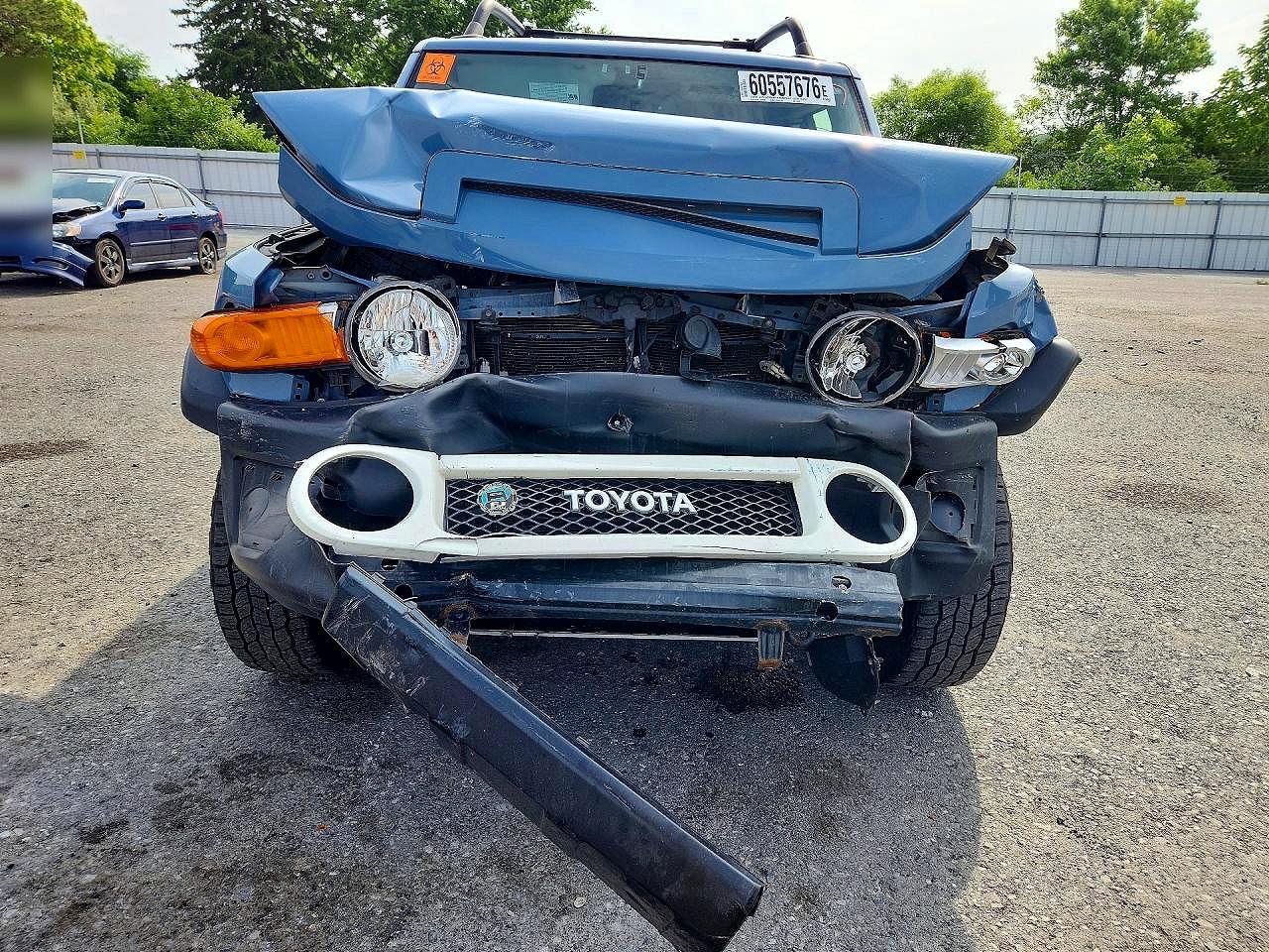 2014 Toyota Fj Cruiser Base Blue vin: JTEBU4BFXEK193867