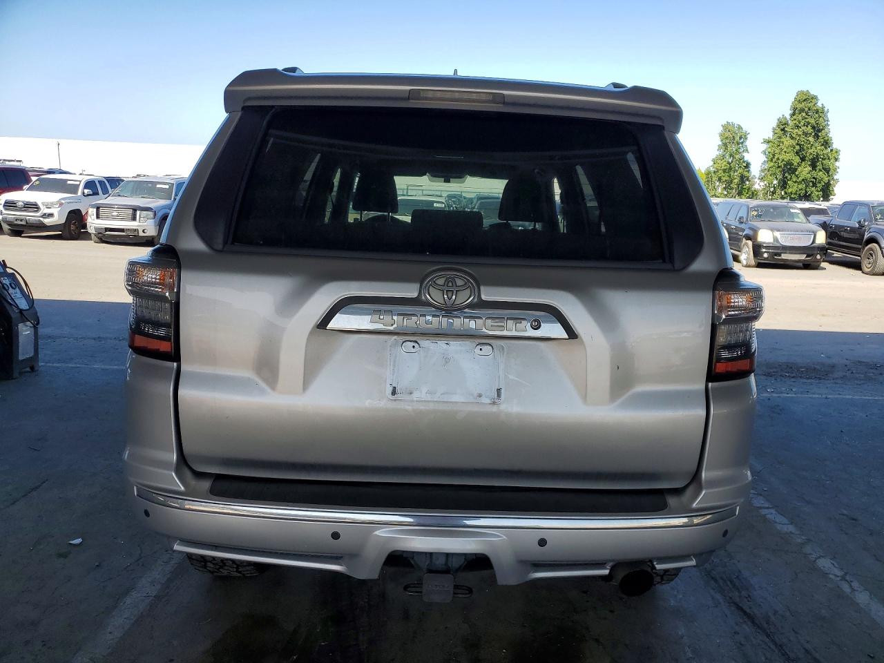 2011 Toyota 4runner Sr5 Silver vin: JTEBU5JR0B5035405