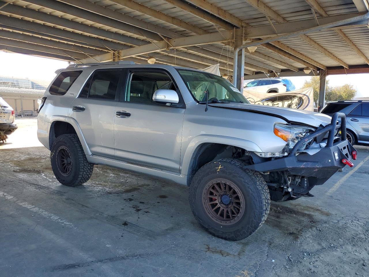 2011 Toyota 4runner Sr5 Silver vin: JTEBU5JR0B5035405