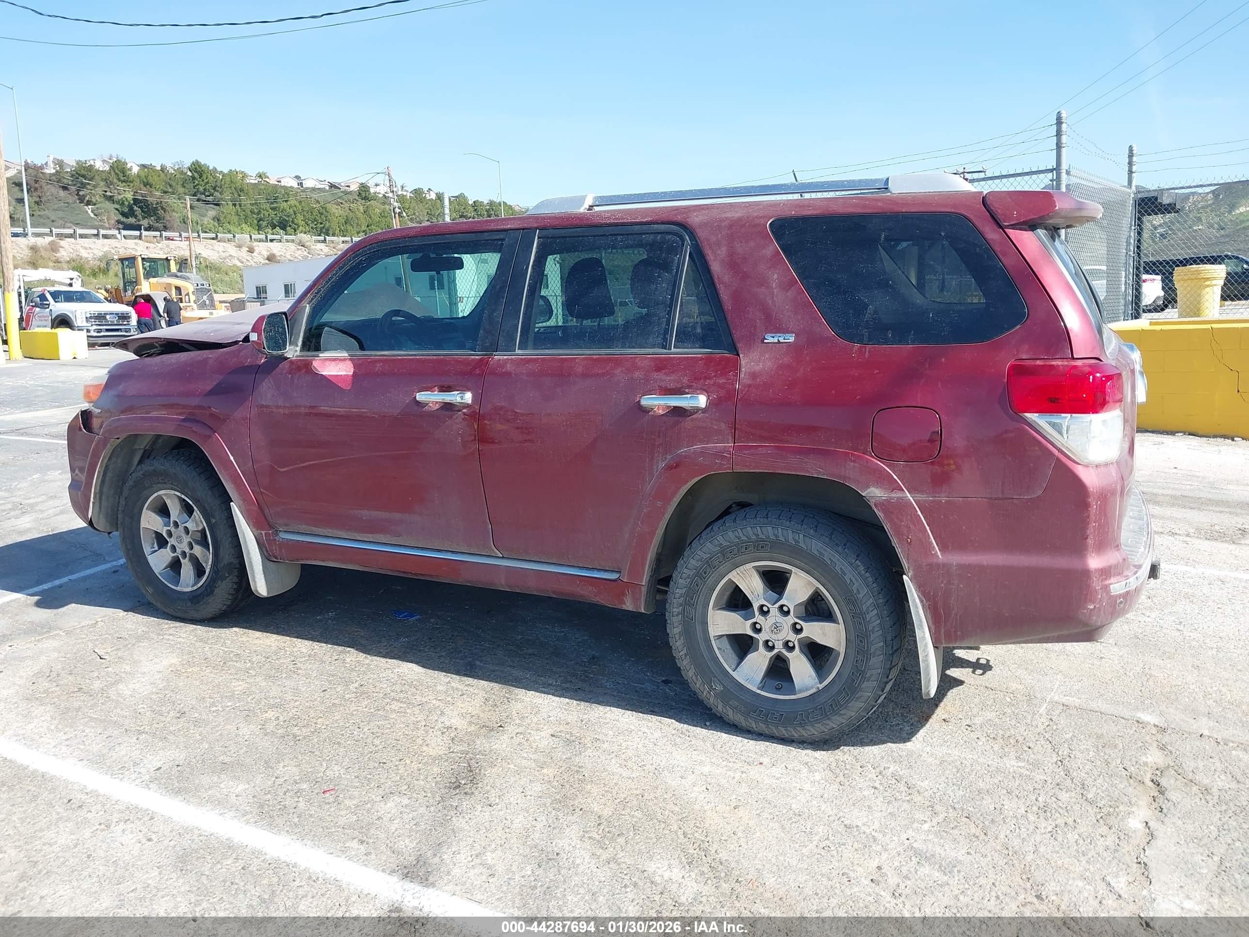2013 Toyota 4runner Sr5 Red vin: JTEBU5JR0D5123034