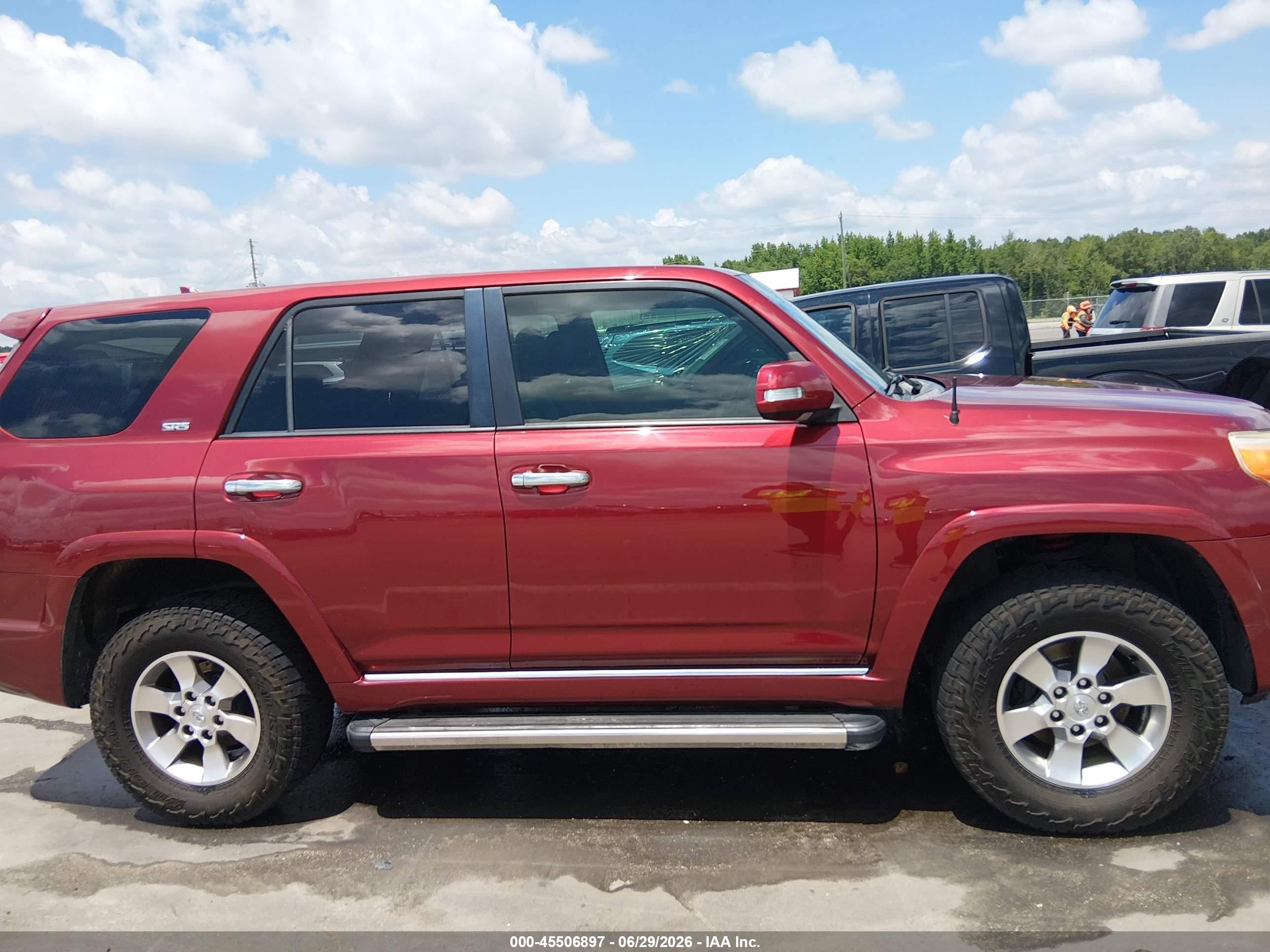 2013 Toyota 4runner Sr5 Red vin: JTEBU5JR0D5142781