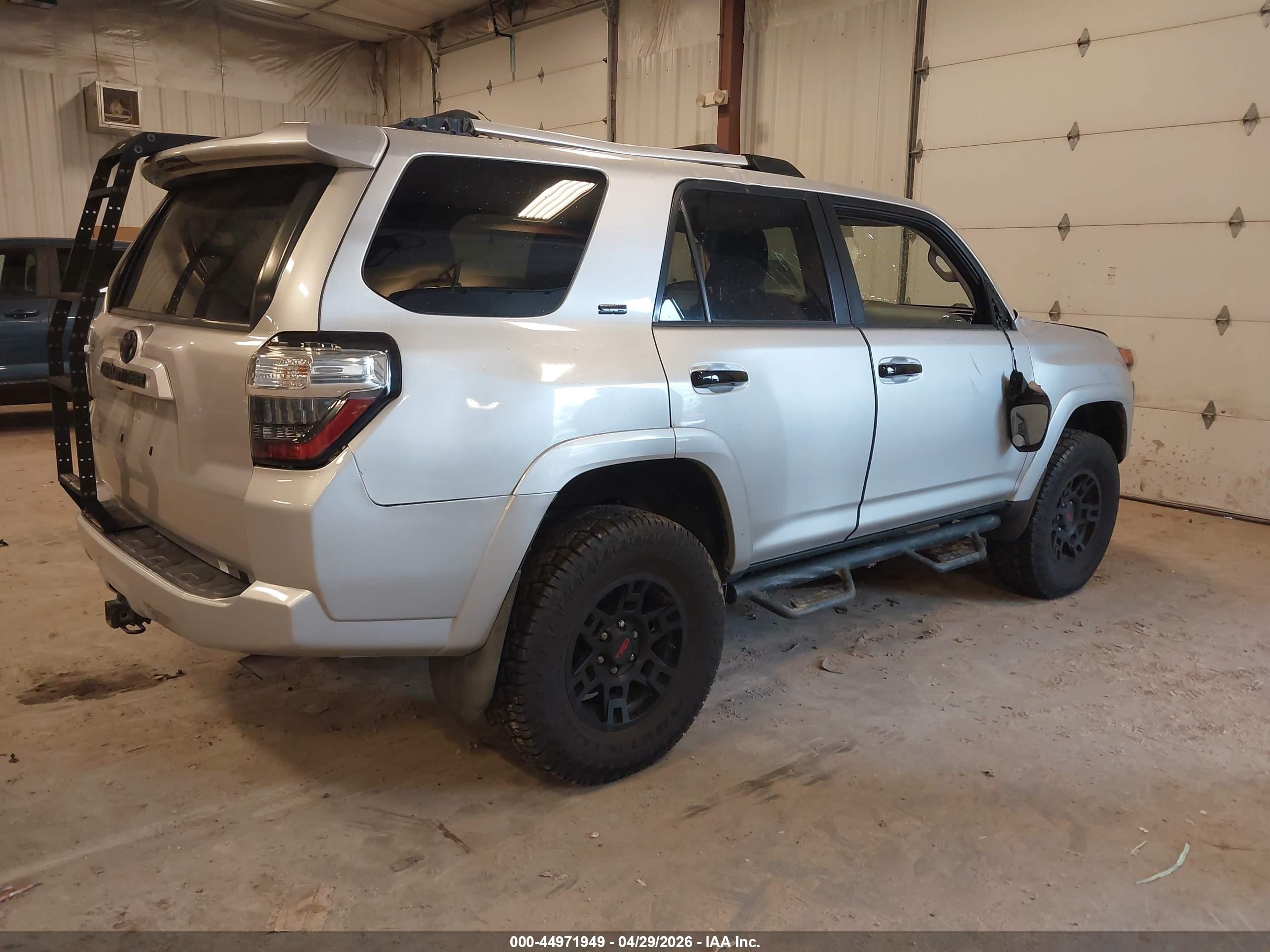 2014 Toyota 4runner Sr5 Silver vin: JTEBU5JR0E5182909