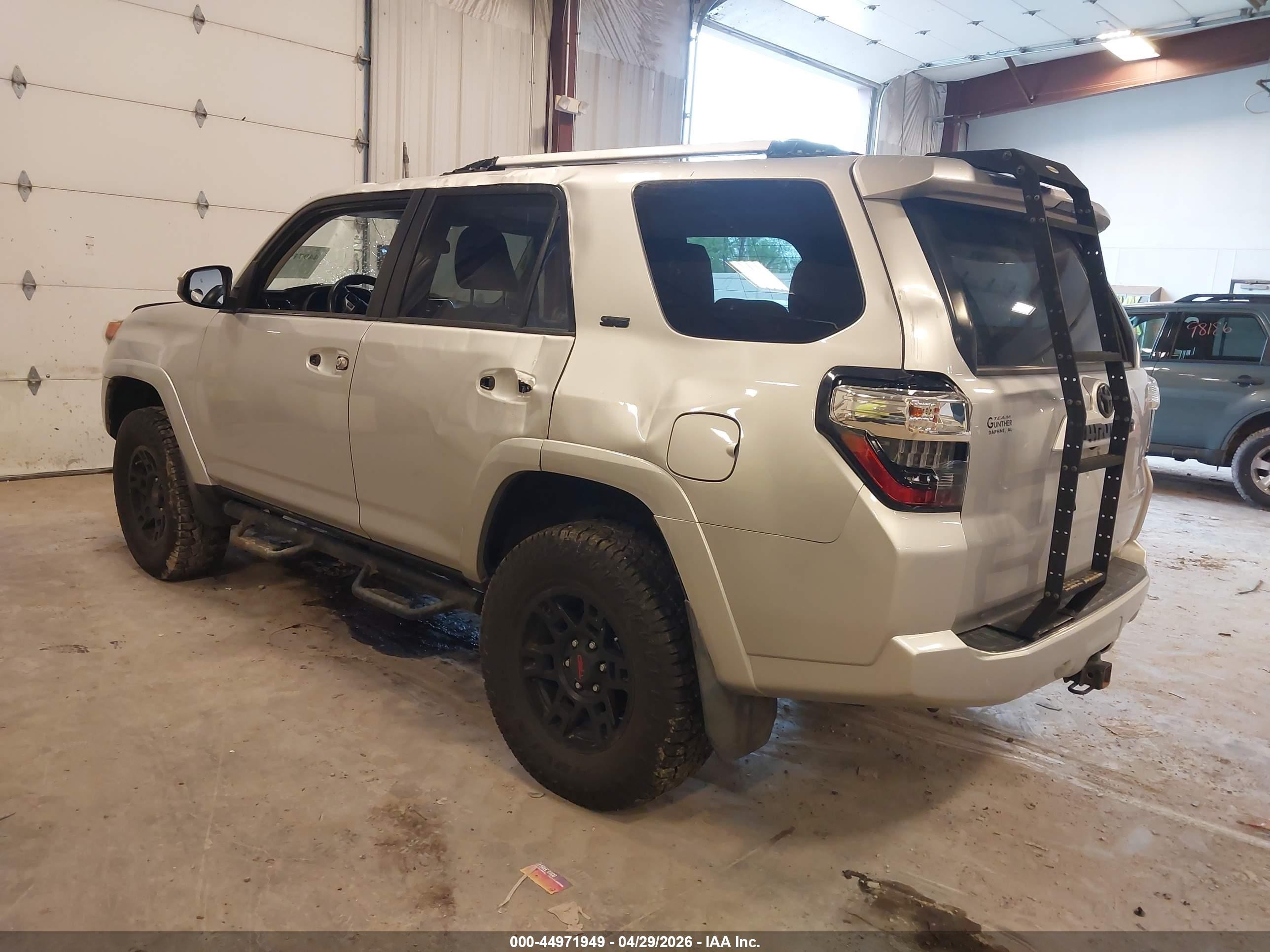 2014 Toyota 4runner Sr5 Silver vin: JTEBU5JR0E5182909