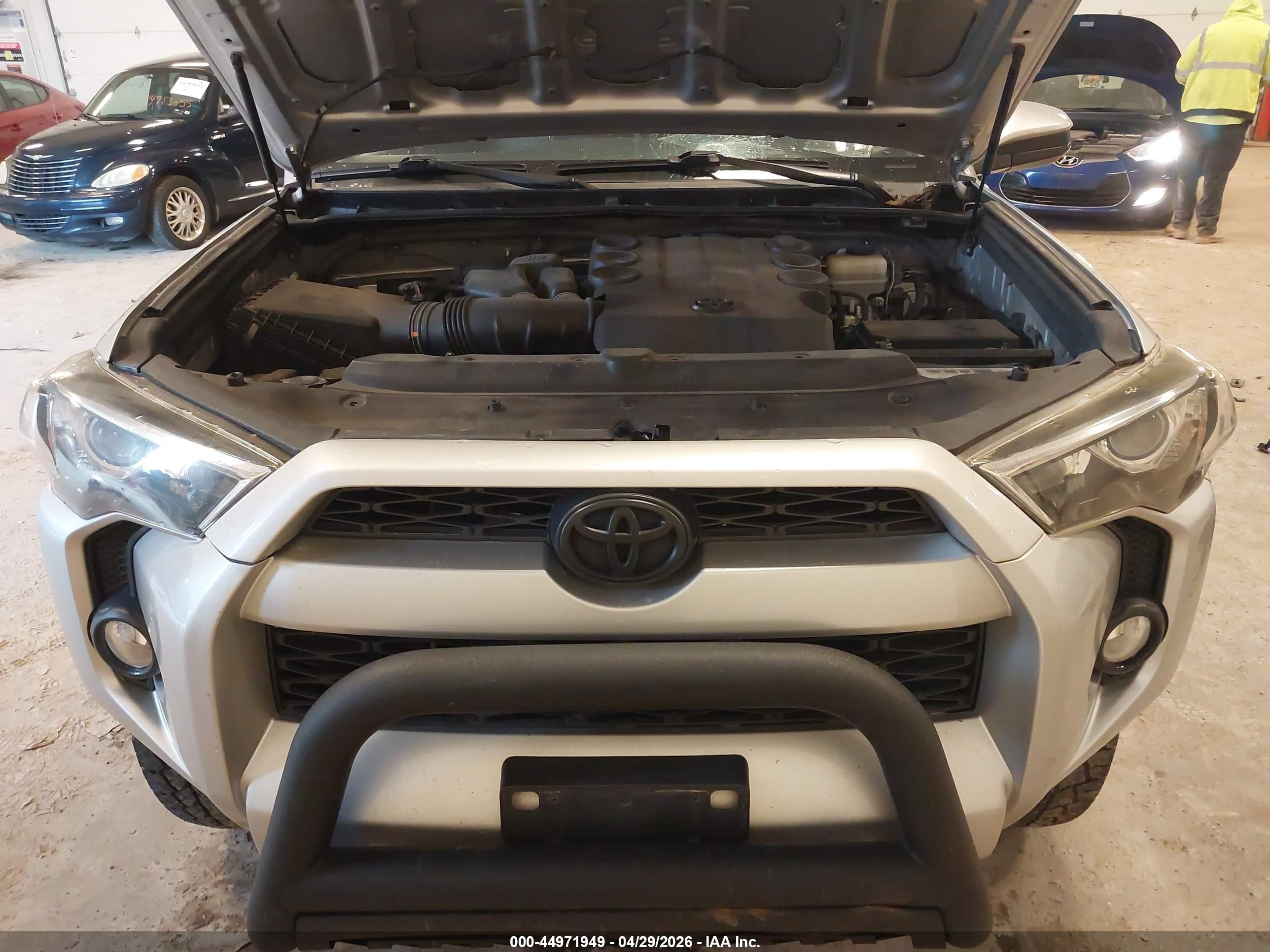 2014 Toyota 4runner Sr5 Silver vin: JTEBU5JR0E5182909