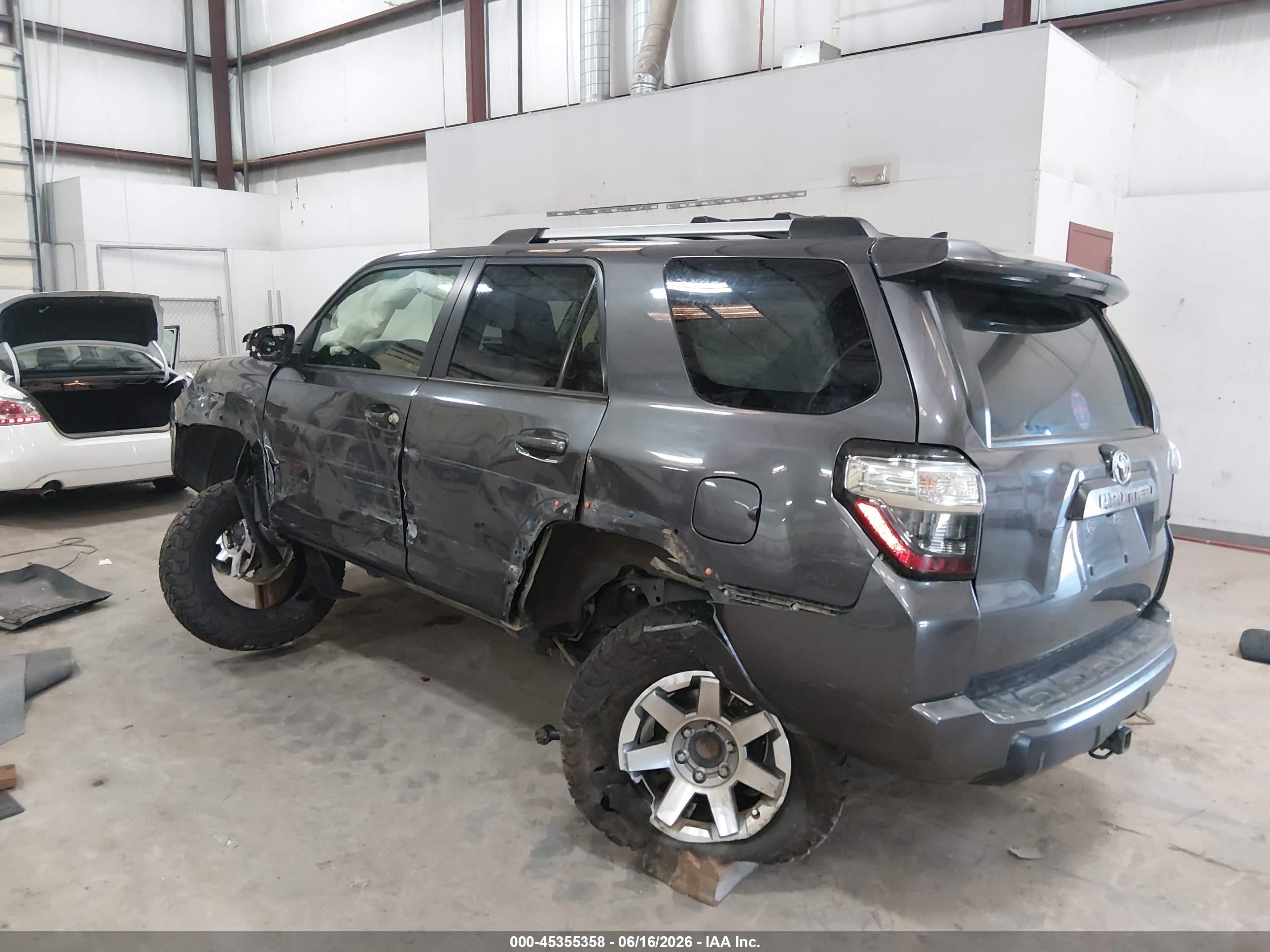2015 Toyota 4runner Trail Gray vin: JTEBU5JR0F5240048